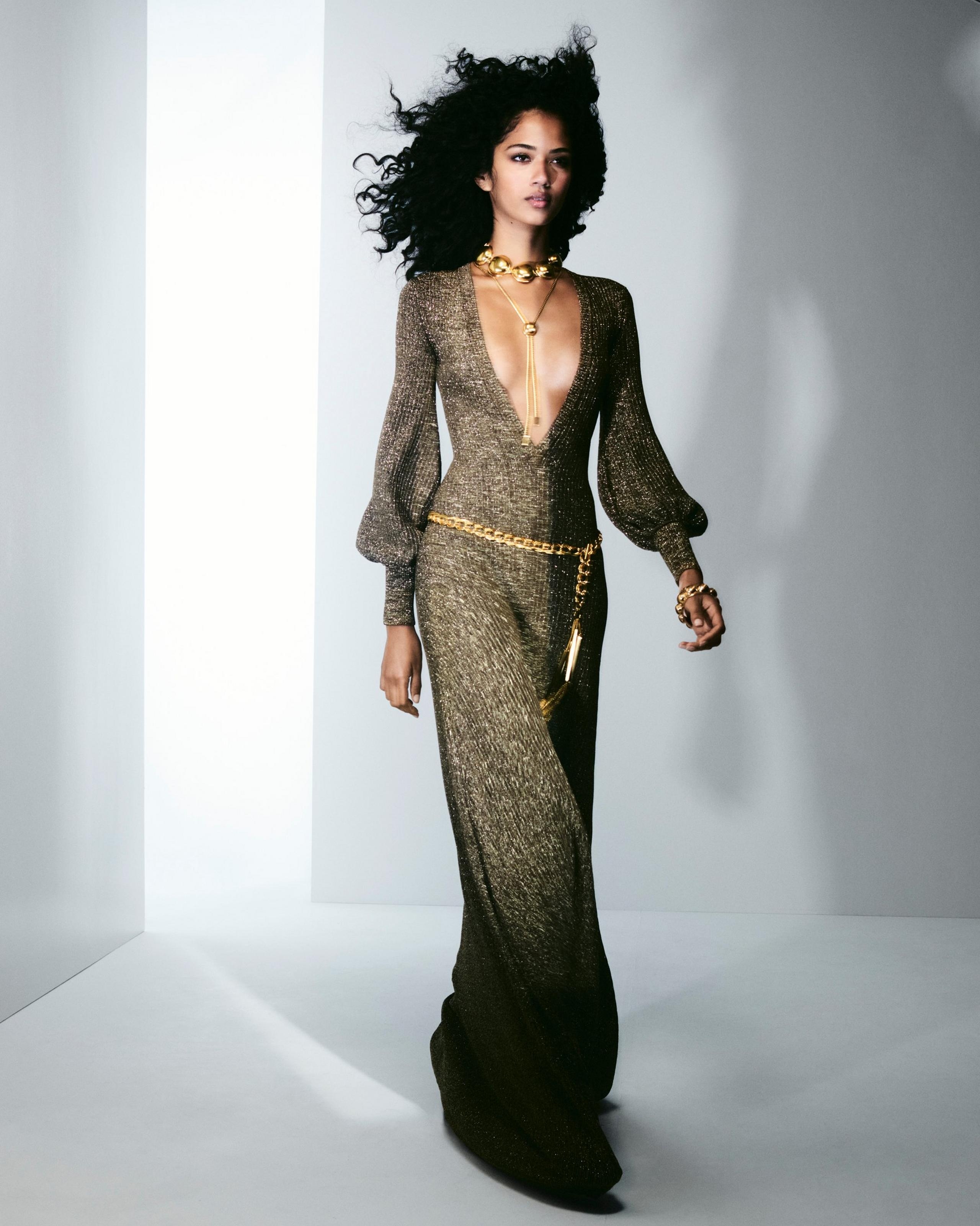 LONG V-NECK DRESS WITH OPEN BACK - 5