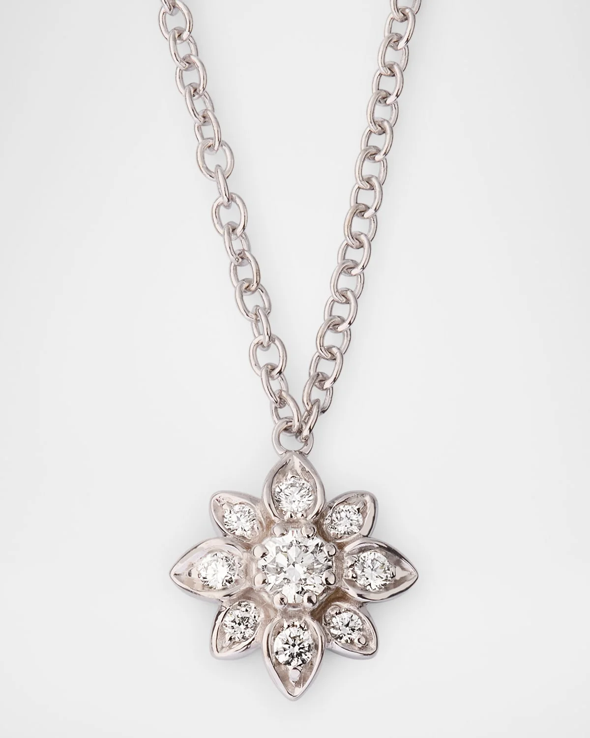 18K White Gold Diamond Flower Pendant Necklace - 1