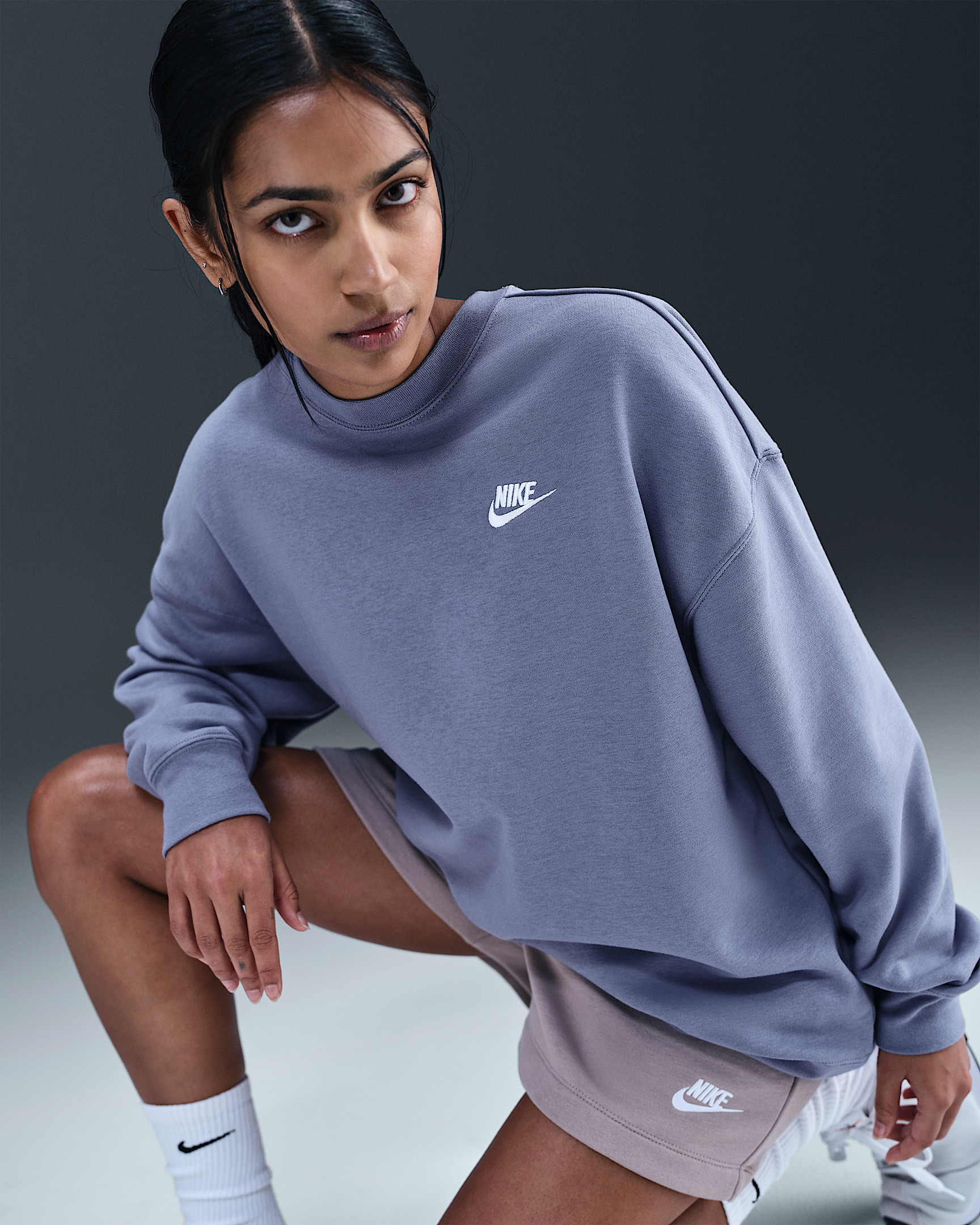 Nike Sportswear Club Fleece Women's Loose Crew-Neck Sweatshirt - 3