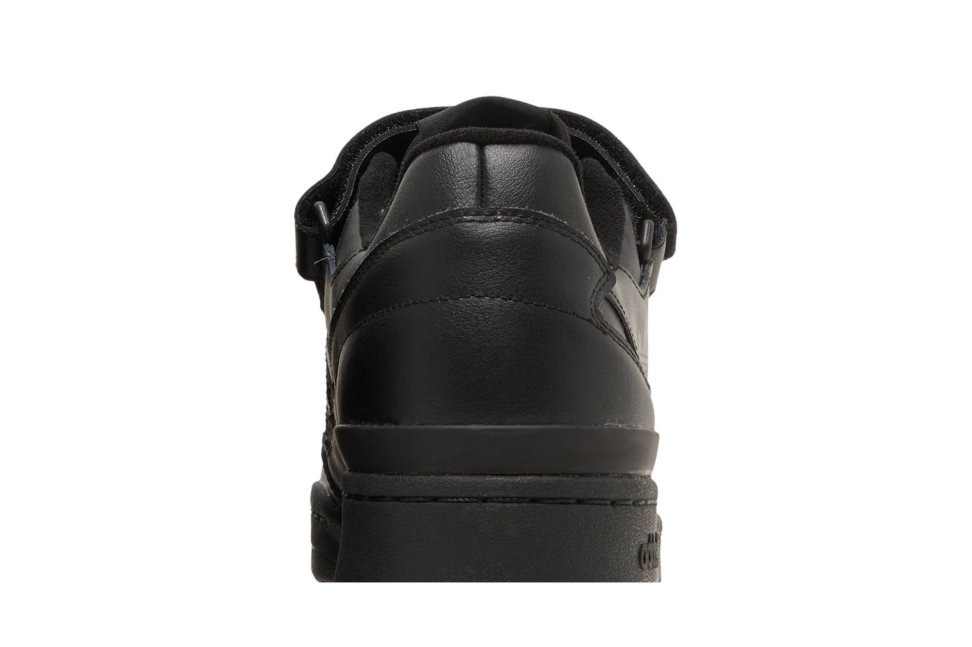 Forum Low 'Triple Black' - 7