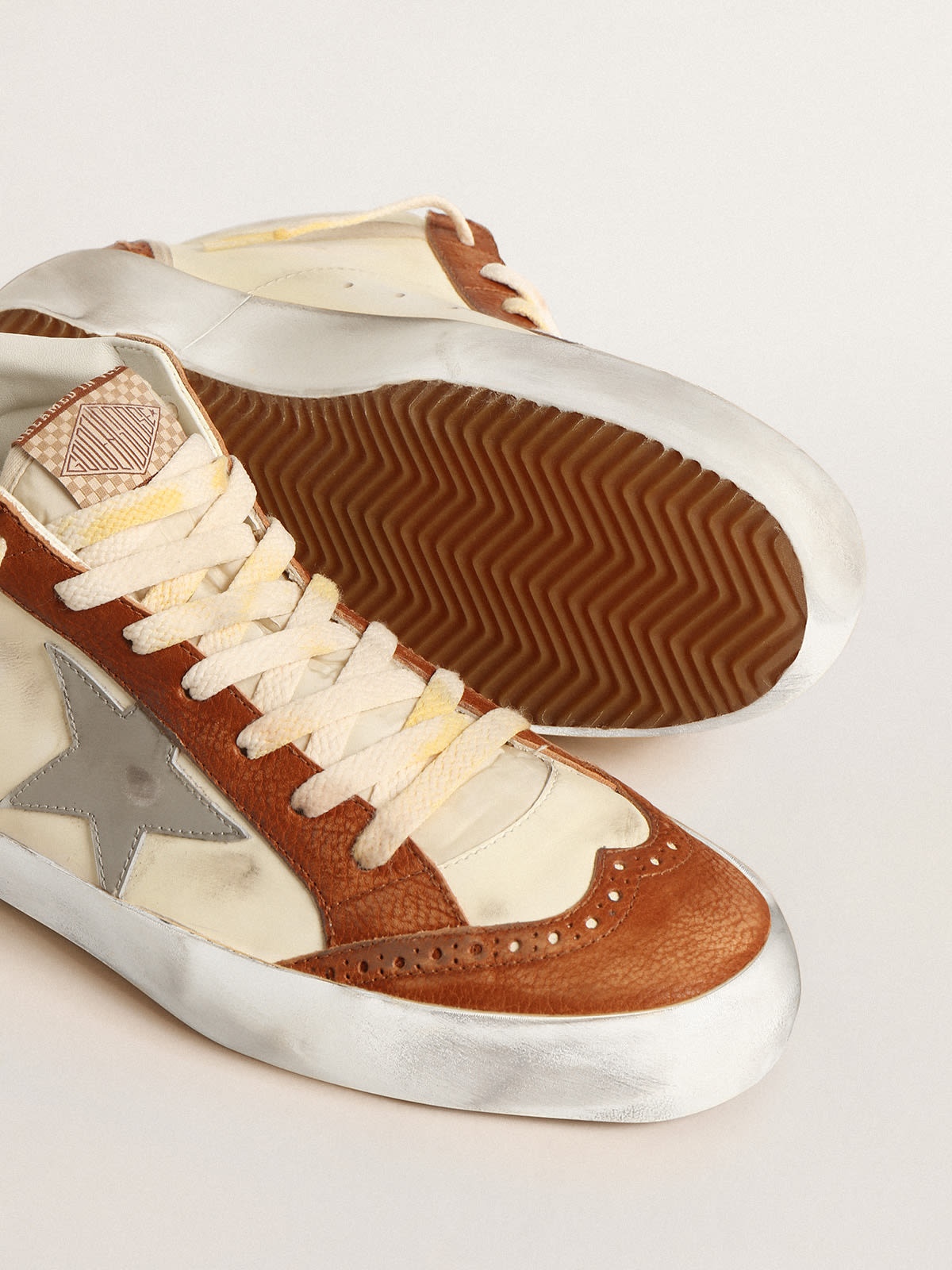 Mid Star LTD with gray leather star and beige cotton flash - 4