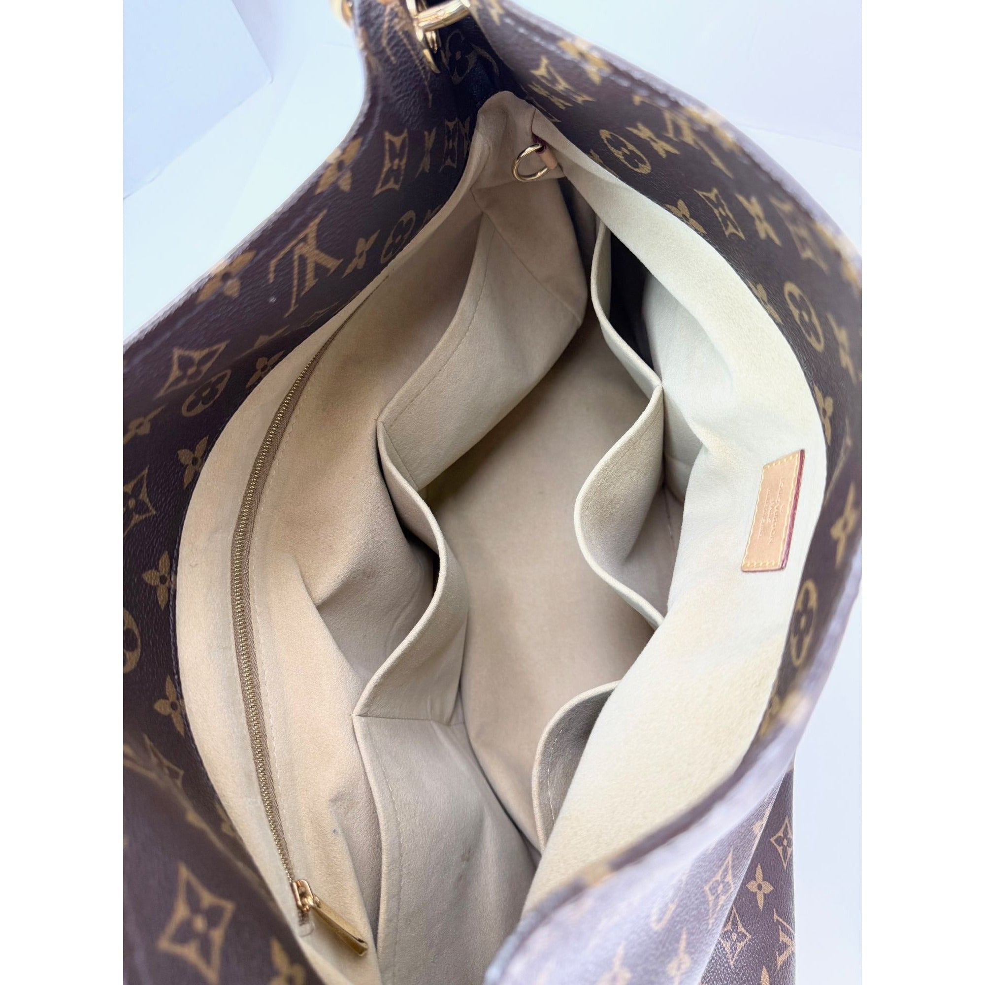 Louis Vuitton Artsy MM Canvas Monogram Hand Tote Bag - 20