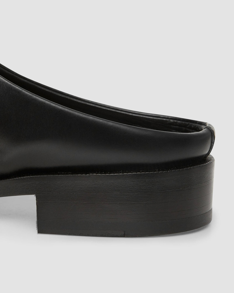 FORMAL CLOG W  CHAIN 8