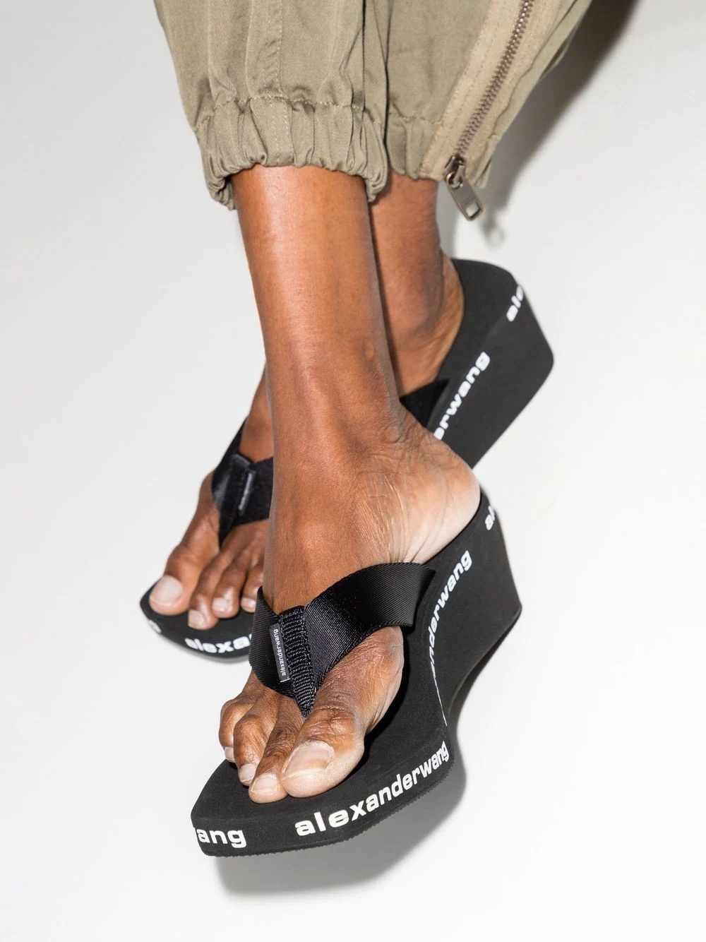 logo-print wedge flip flops - 3