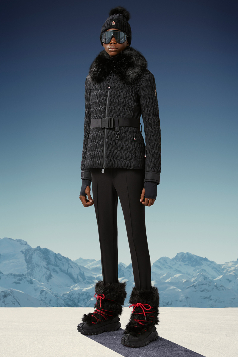 Moncler Plantrey Short Down Jacket outlook