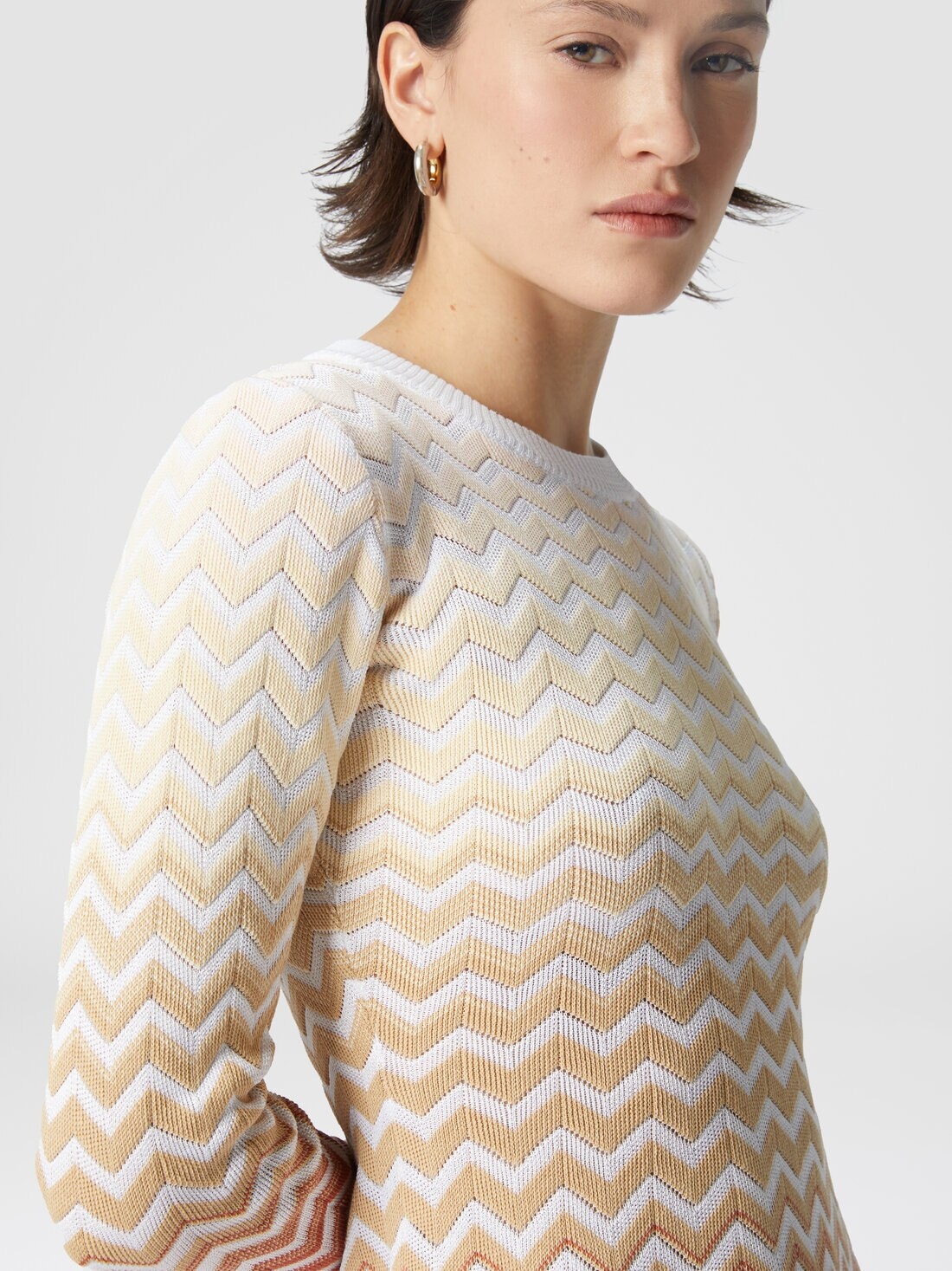 Flared mini-dress with dégradé chevron motif - 5