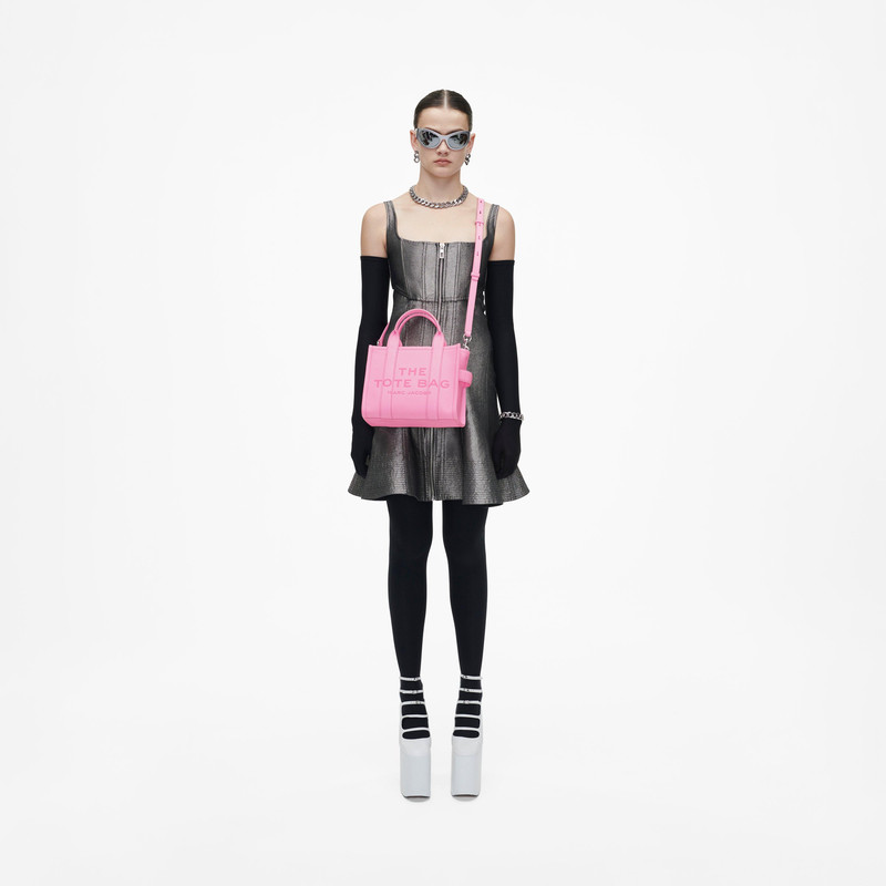 Marc Jacobs THE LEATHER SMALL TOTE BAG outlook