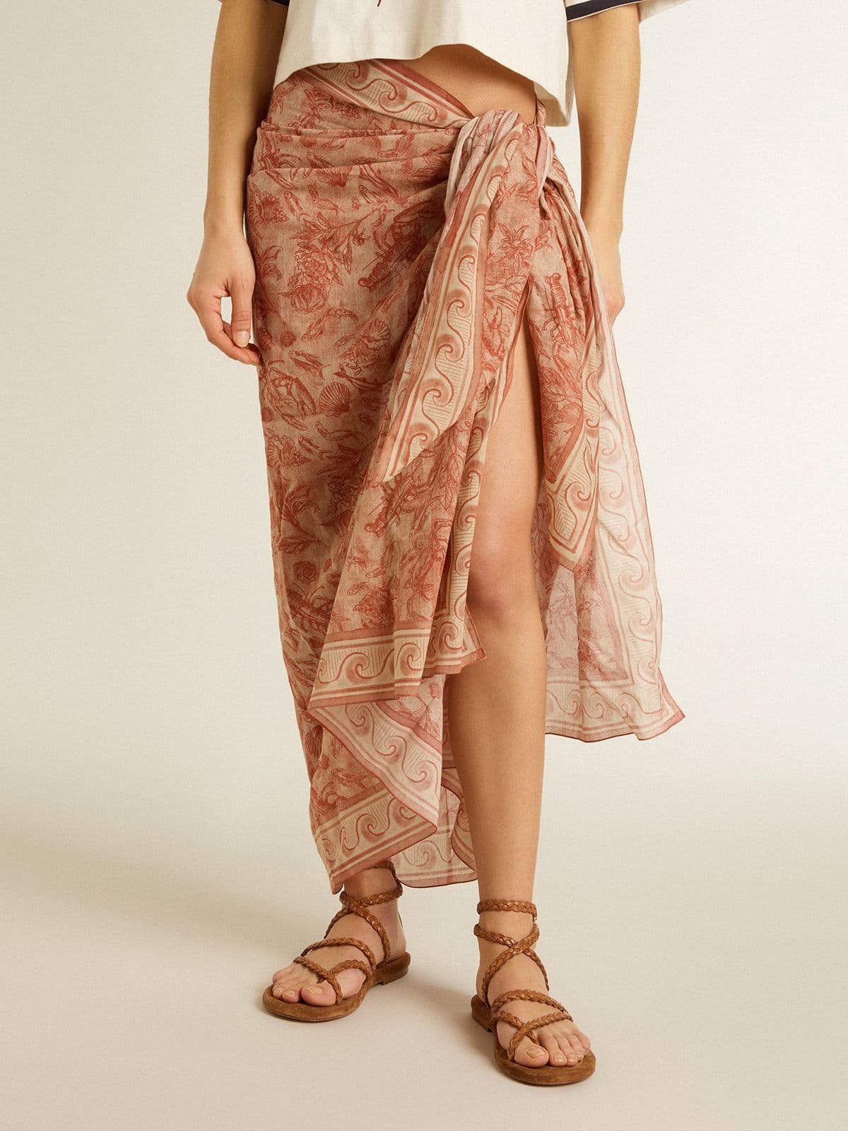 Sarong in cotton voile with all-over print in white and brick red - 2