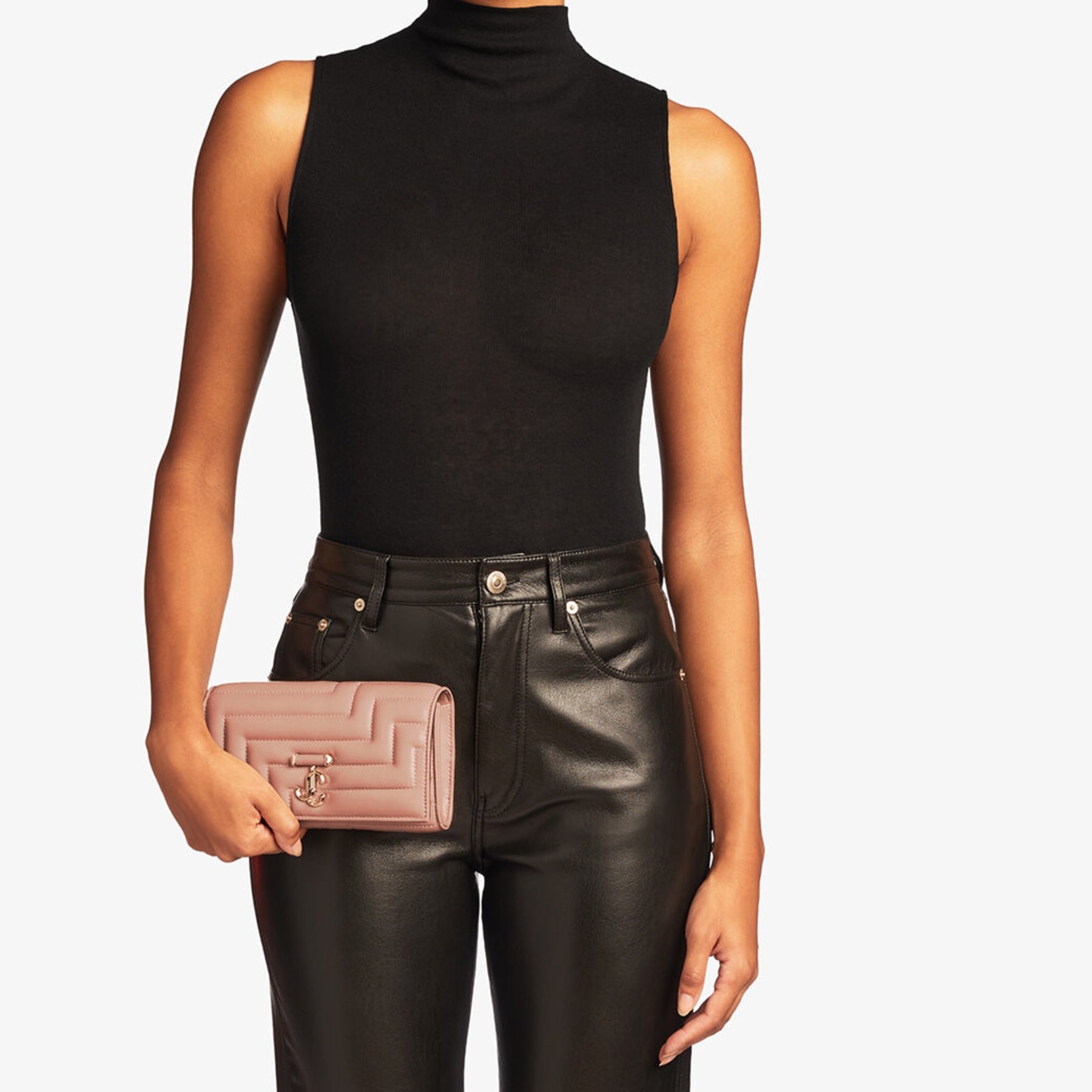 Varenne Avenue Wallet W/Chain
Ballet Pink Quilted Nappa Leather Wallet with Chain - 2