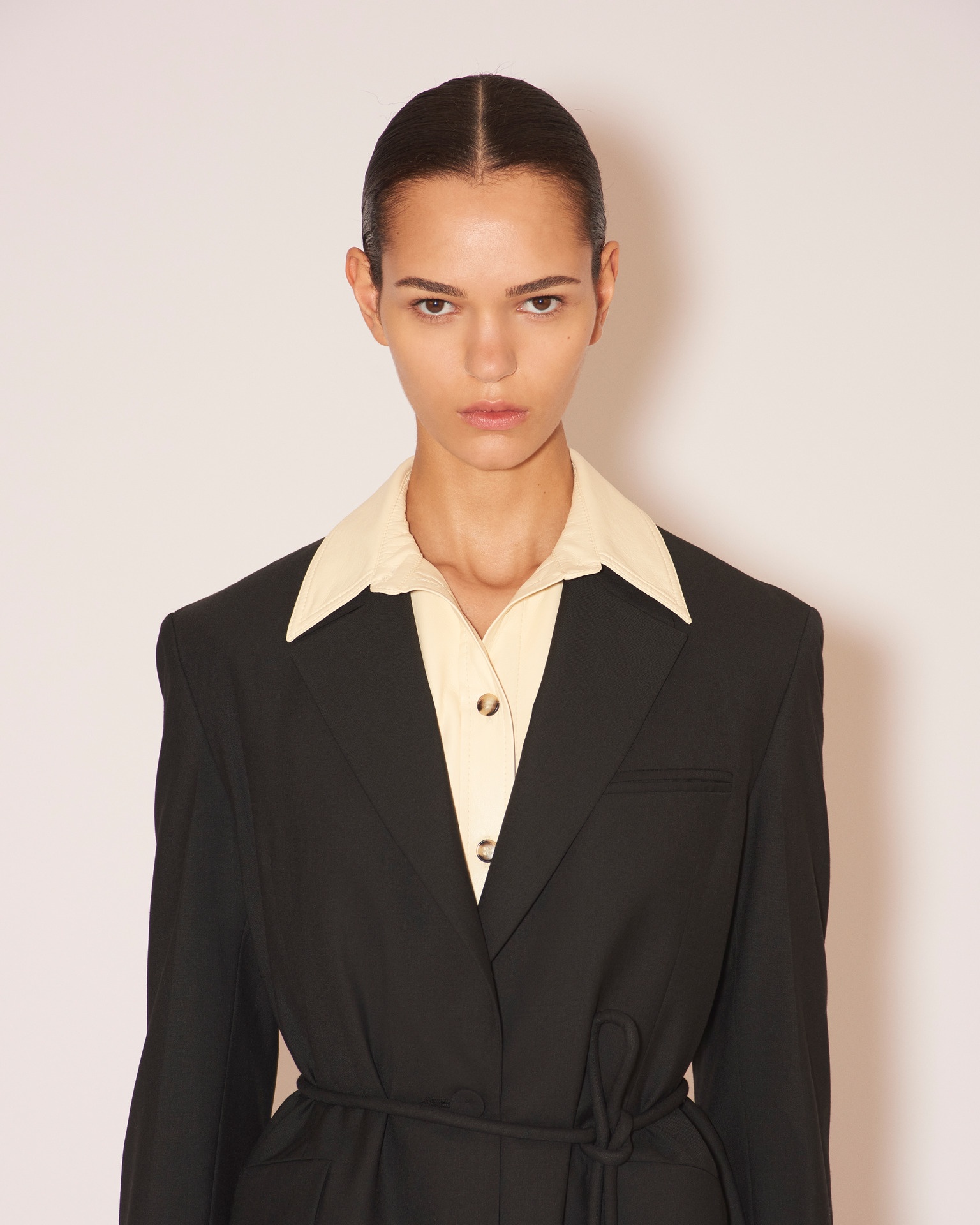 MARIKO - Summer suiting tie-waist blazer - Black - 2