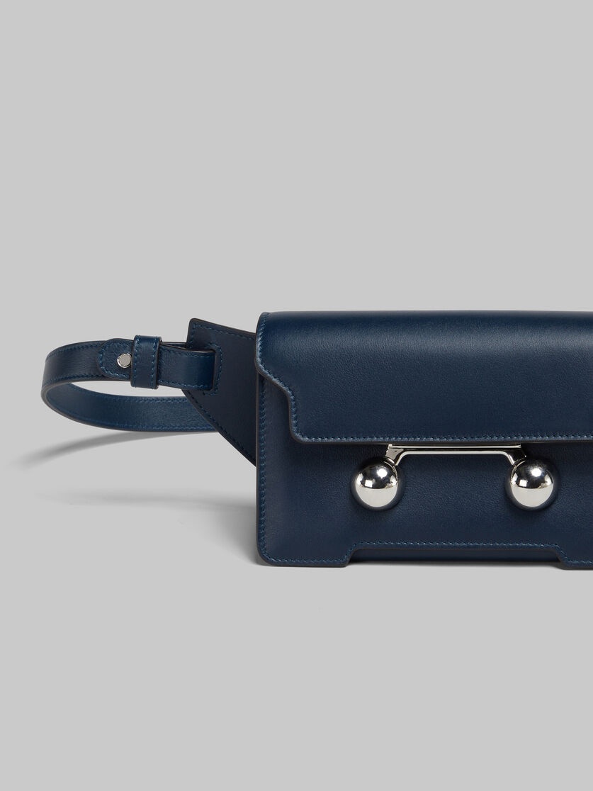 DEEP BLUE LEATHER TRUNKAROO CROSSBODY BAG - 5