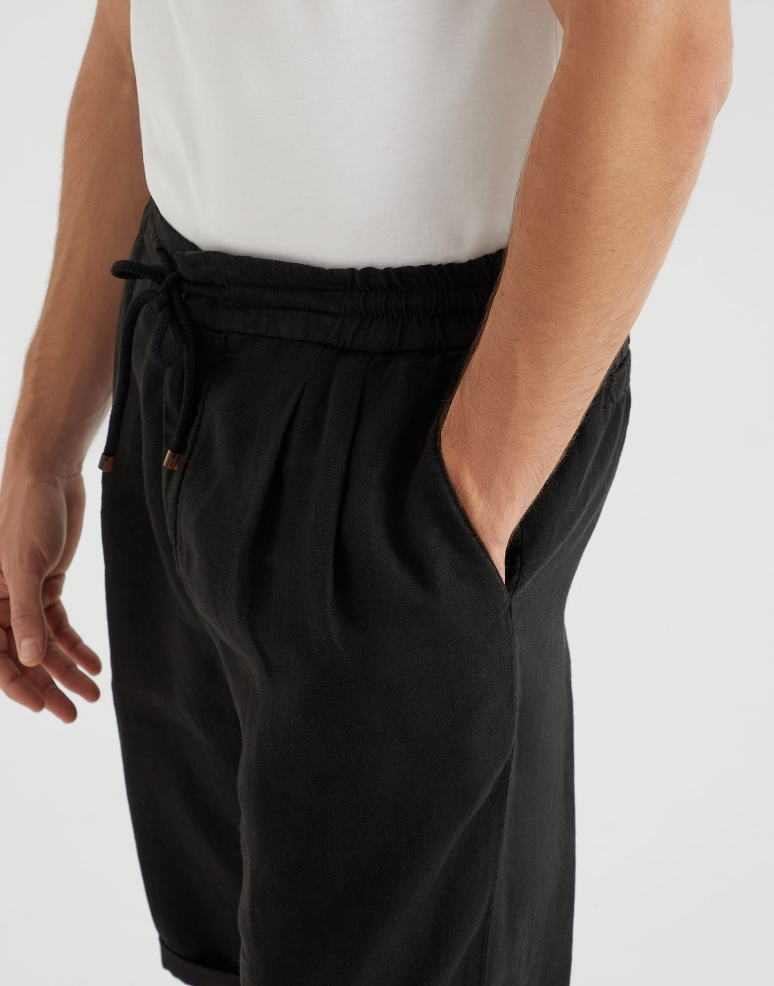 Garment-dyed Bermuda shorts in linen gabardine with drawstring and pleat - 3