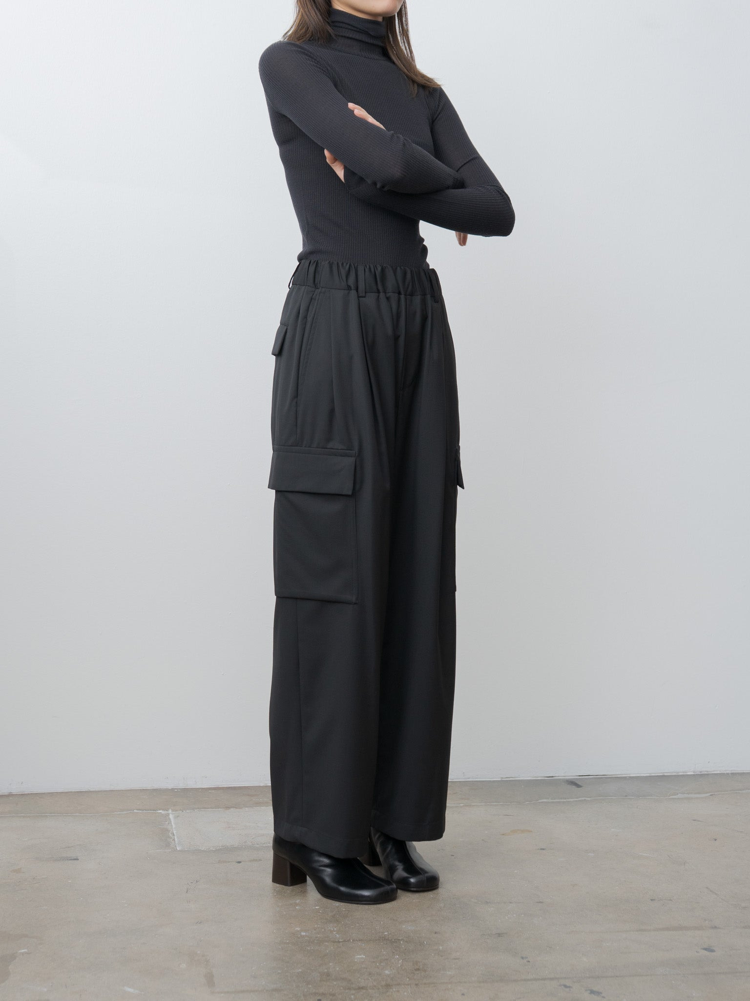 Seamlesss High Neck Top - Granite Black - 3