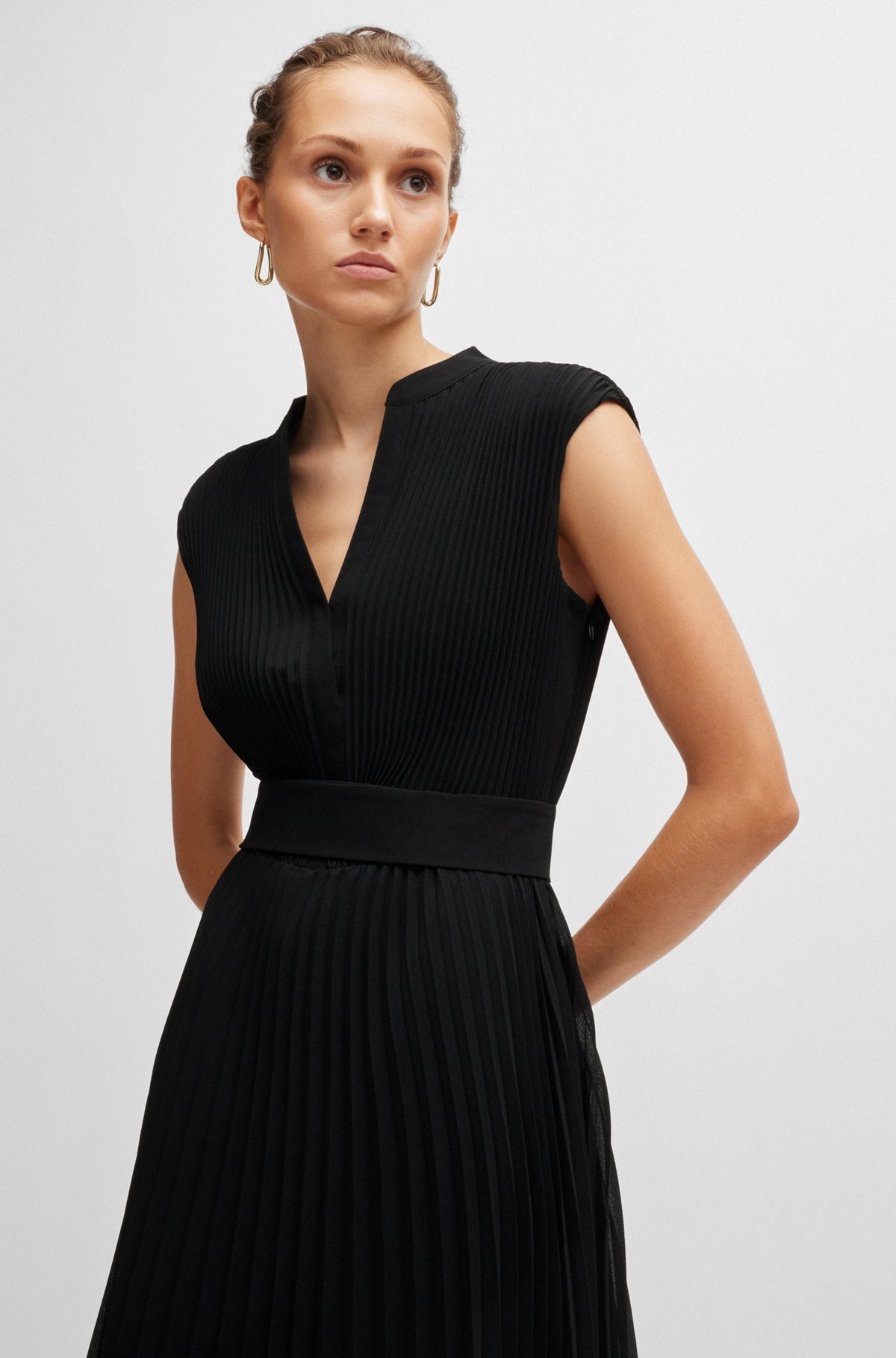 PLISSÉ-CREPE DRESS WITH NOTCH NECKLINE - 5
