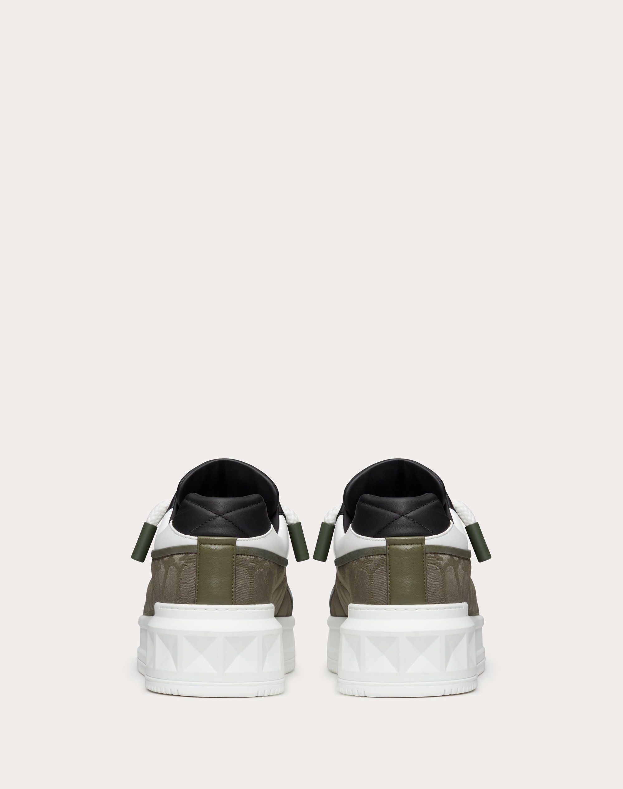 LEATHER LOW TOP ONE STUDスニーカー 0400020253425_BLACK?wid=600&