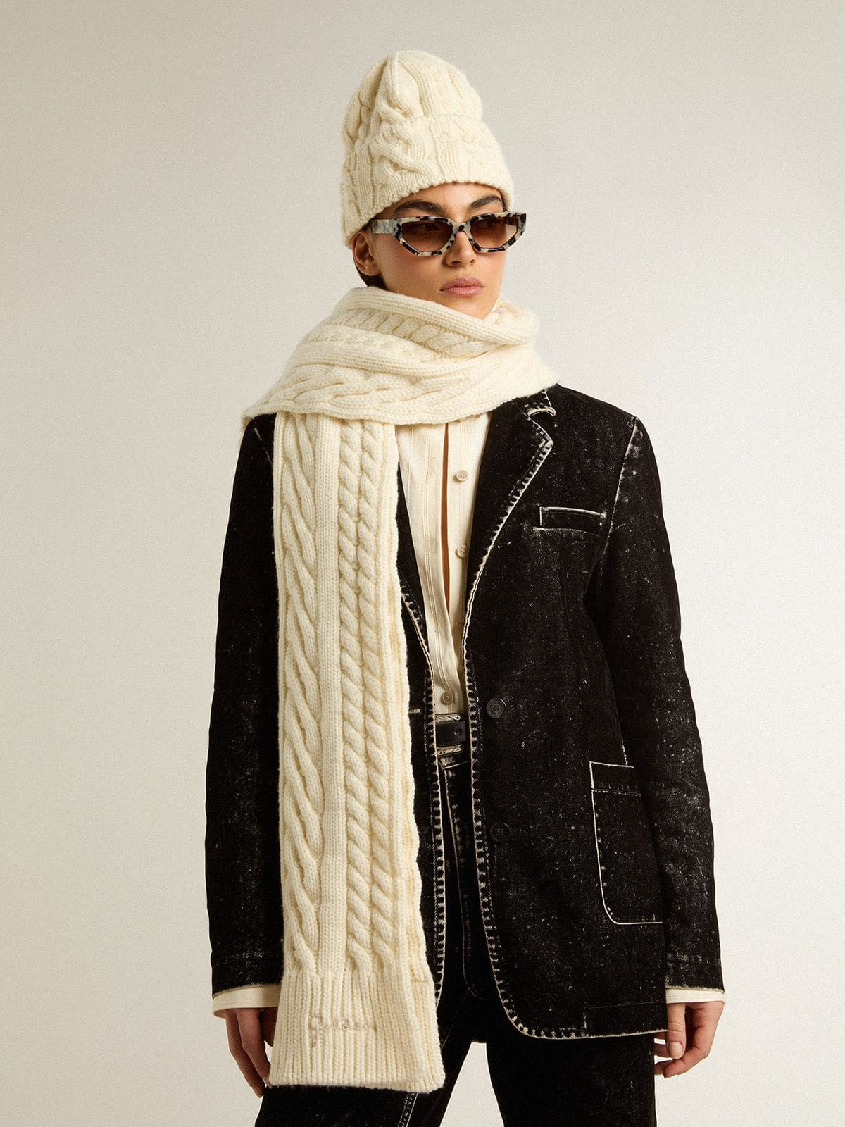 White wool scarf with embroidery - 3