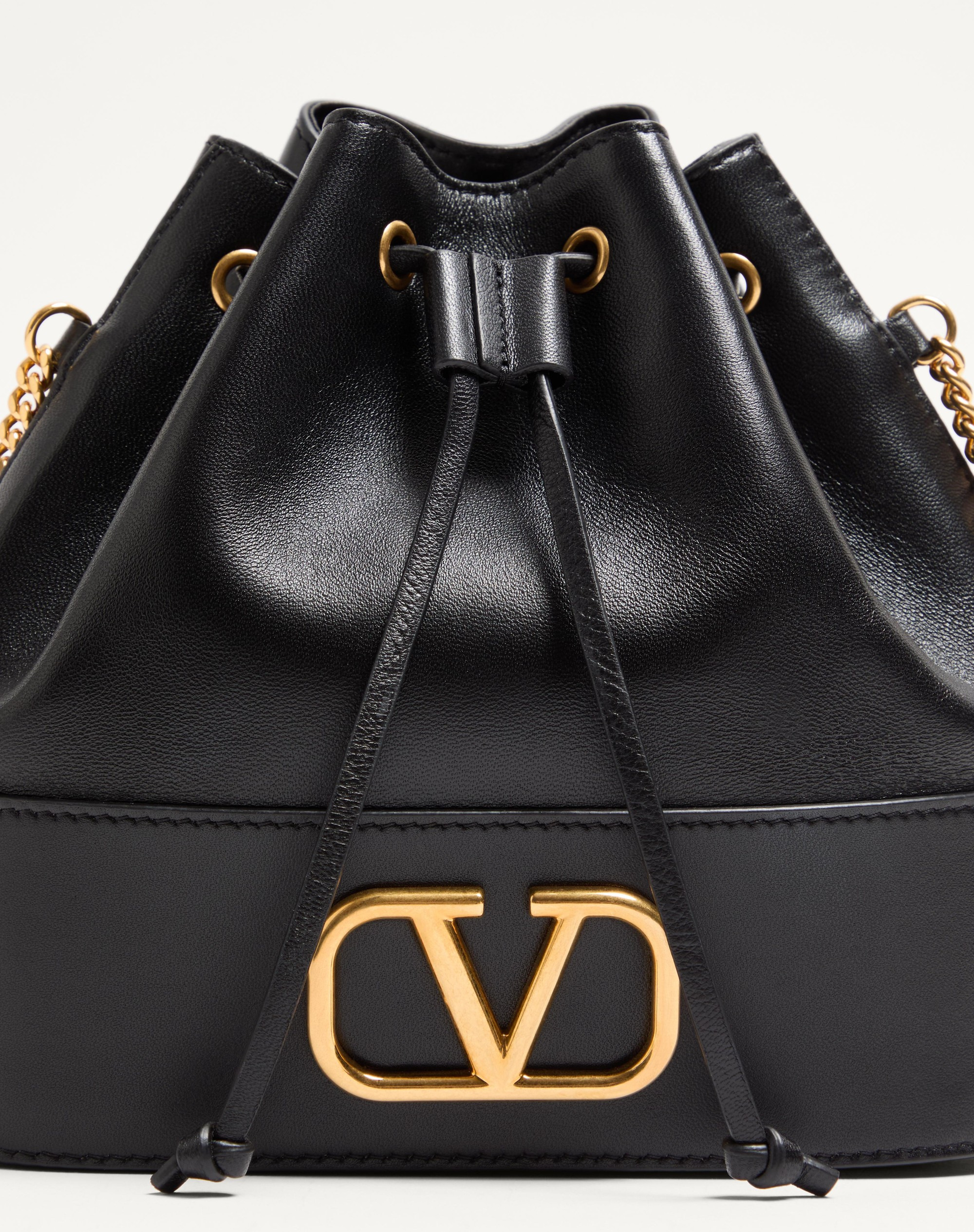 MINI BUCKET BAG IN NAPPA WITH VLOGO SIGNATURE CHAIN - 6