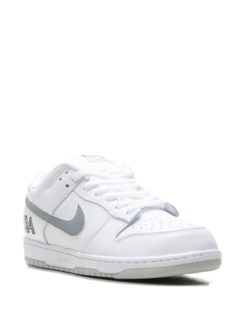 Nike SB Dunk Low "Supreme - White" sneakers outlook