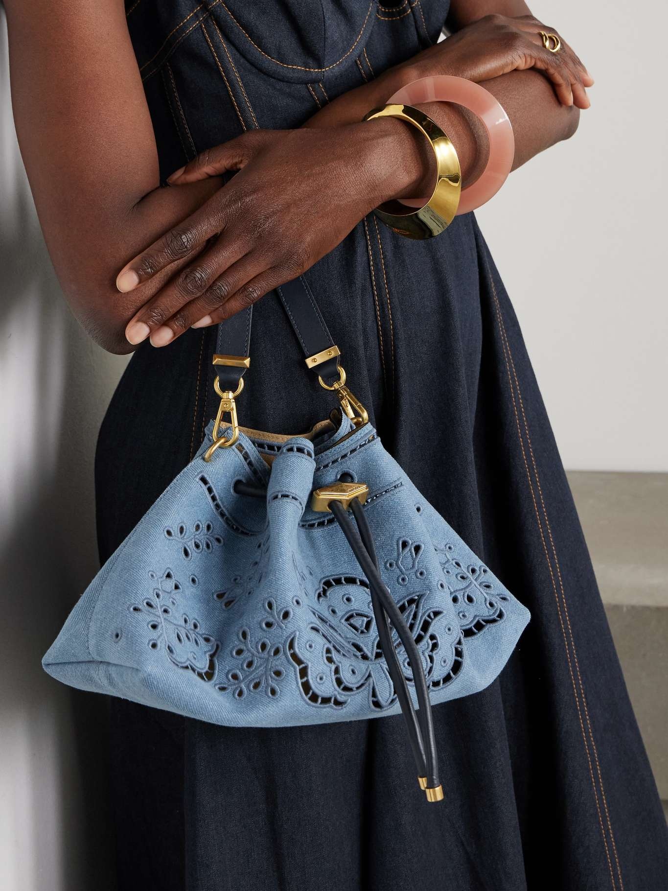 Cinch leather-trimmed broderie anglaise denim shoulder bag Light denim - 6