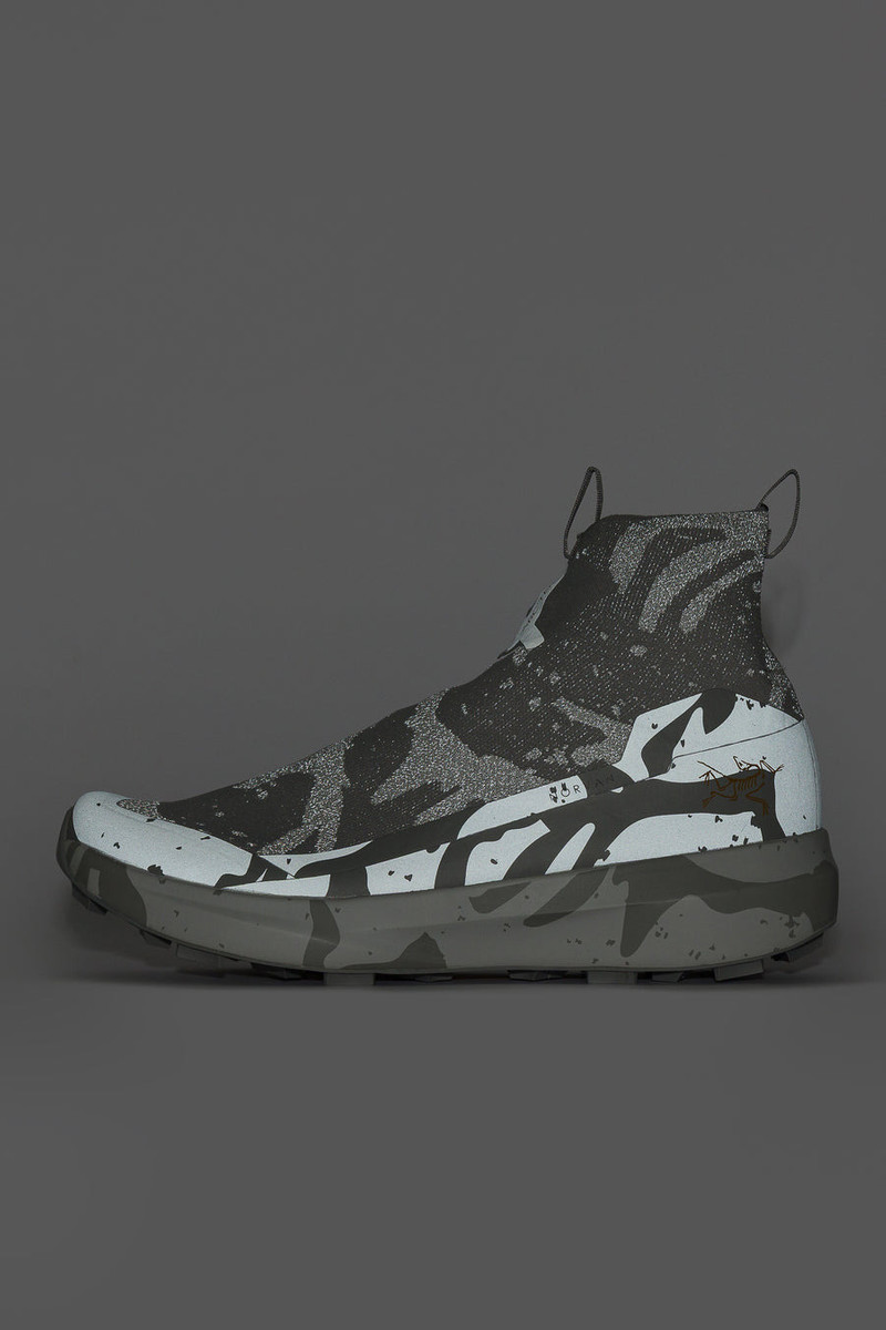 Arc'teryx Norvan 4 Nivalis Grotto Sneaker in Dark Solitude/Dark Solitude outlook
