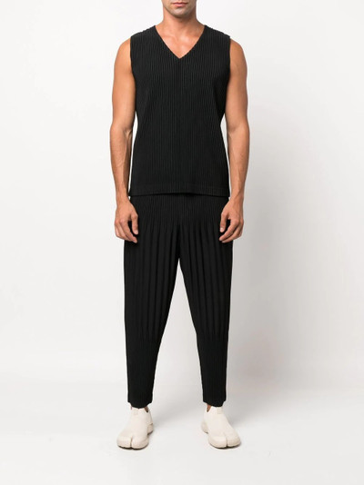 ISSEY MIYAKE fully-pleated V-neck vest outlook