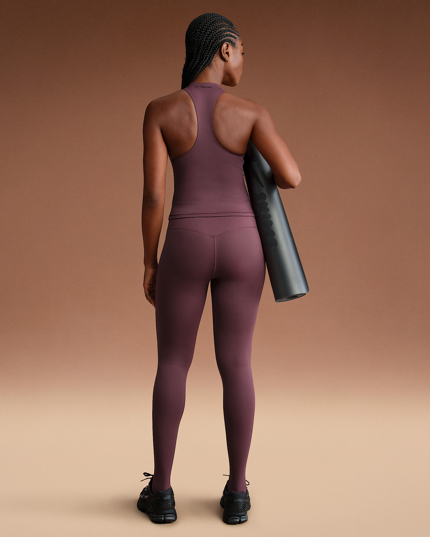 NikeSKIMS Matte Women's High-Waisted Footsie Grip Leggings - 4
