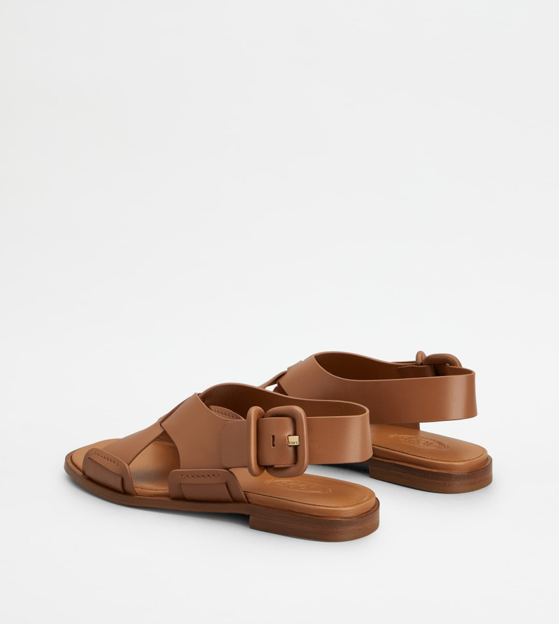 Tod's SANDALS IN LEATHER - BROWN outlook