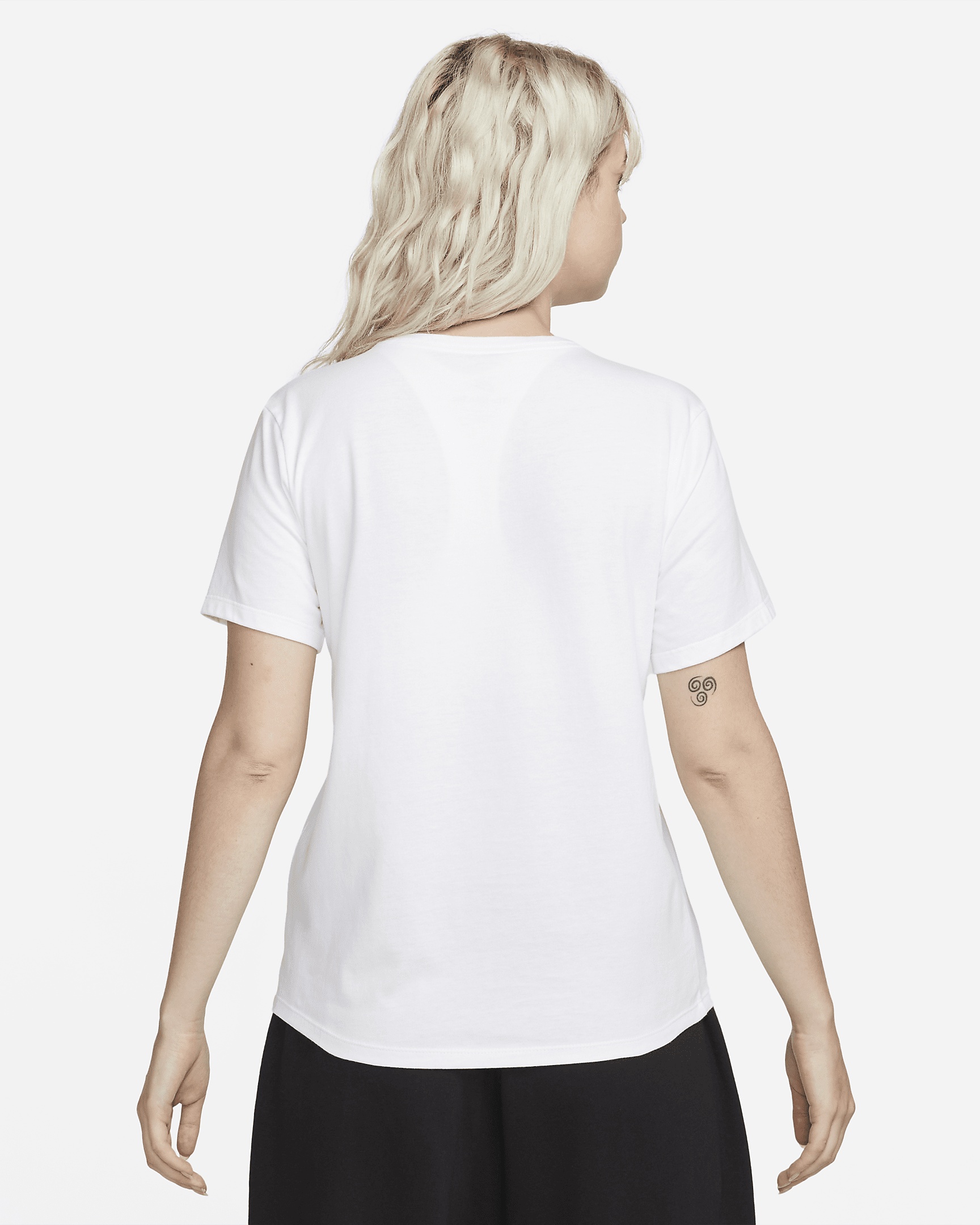 Nike Sportswear Club Essentials Women's T-Shirt - 2