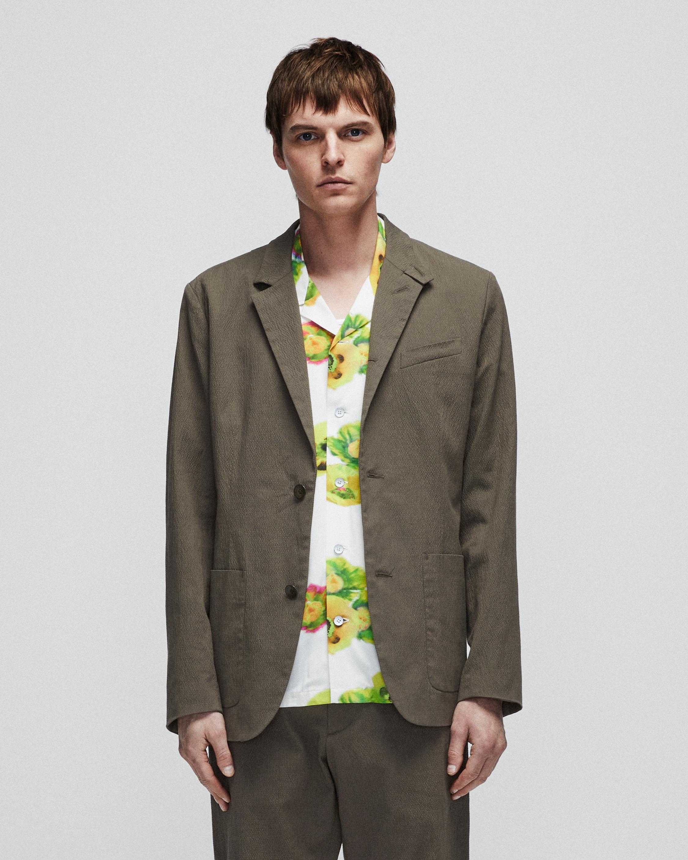 Linden Blazer
Stretch Seersucker Blazer - 4