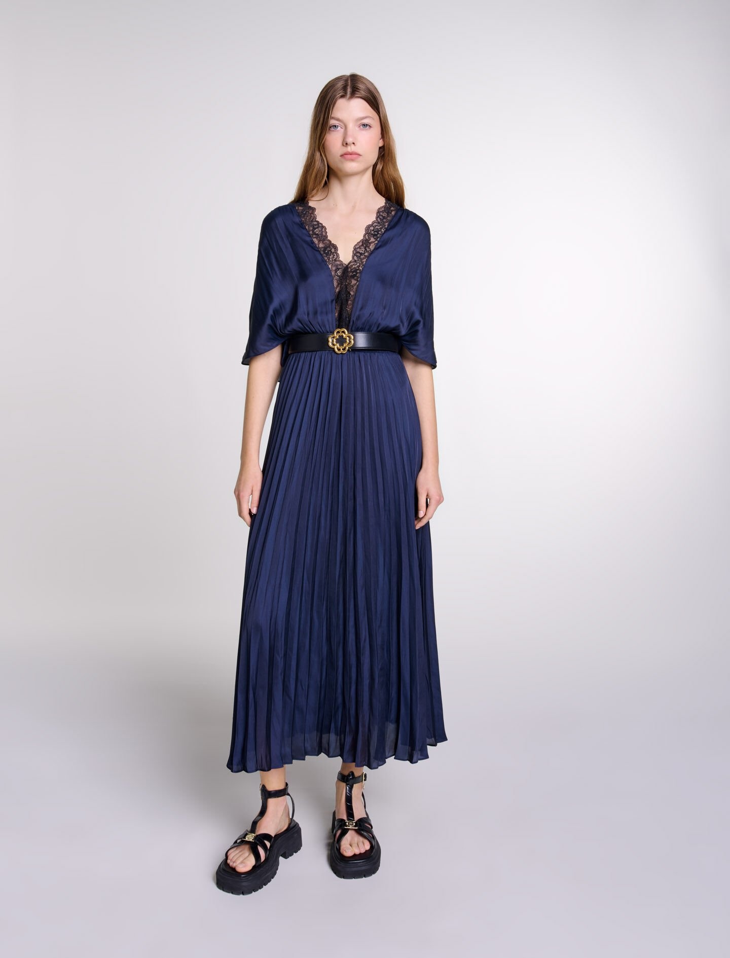 Pleated maxi dress with lace - 2