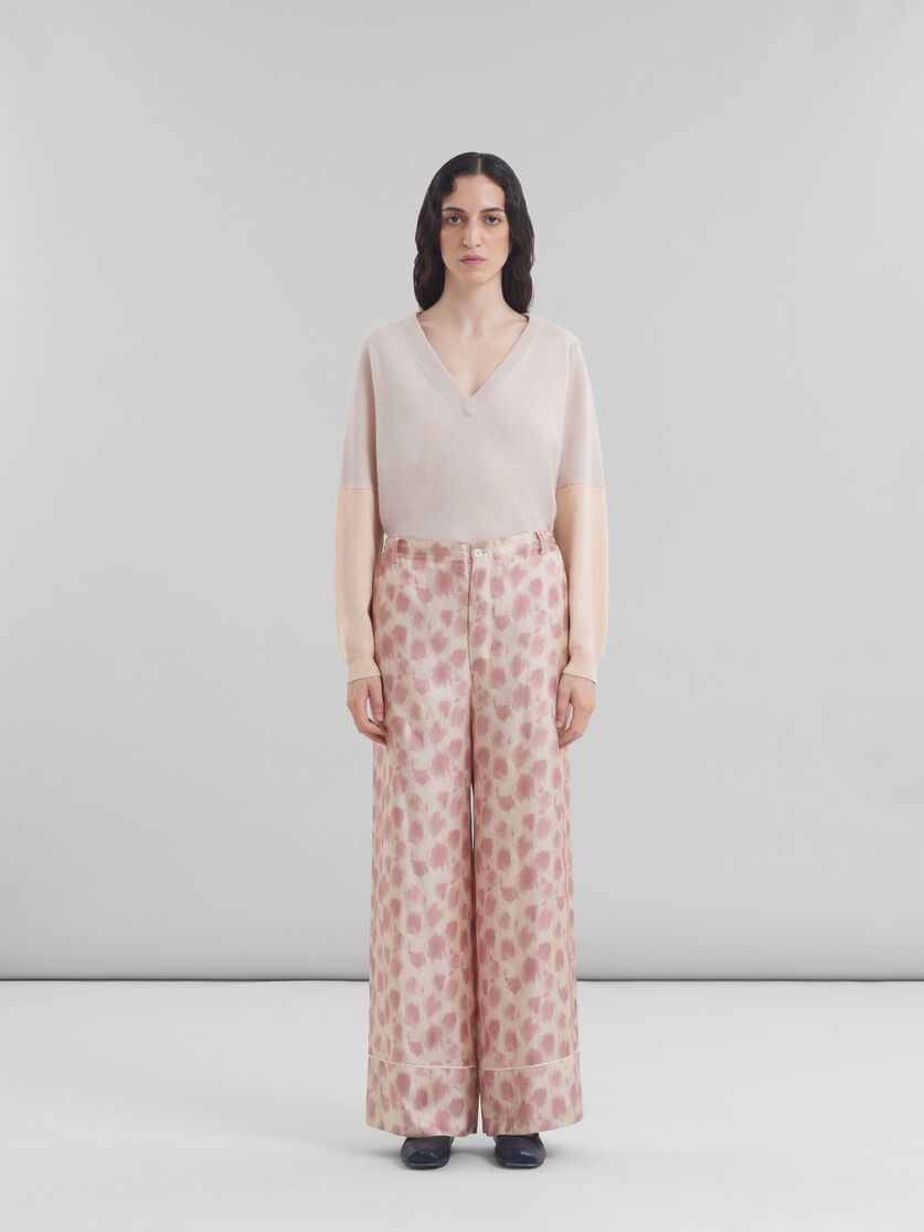 DUSTY PINK SILK PALAZZO TROUSERS WITH CRAYON LEOPARD PRINT - 2