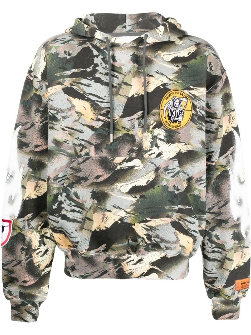 camouflage-print logo-patch hoodie - 1