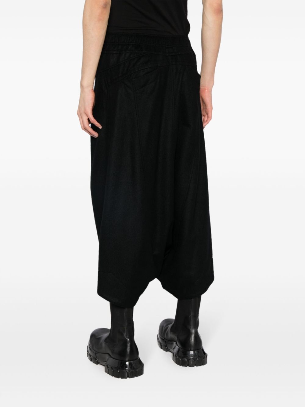 drop-crotch cropped track pants - 4