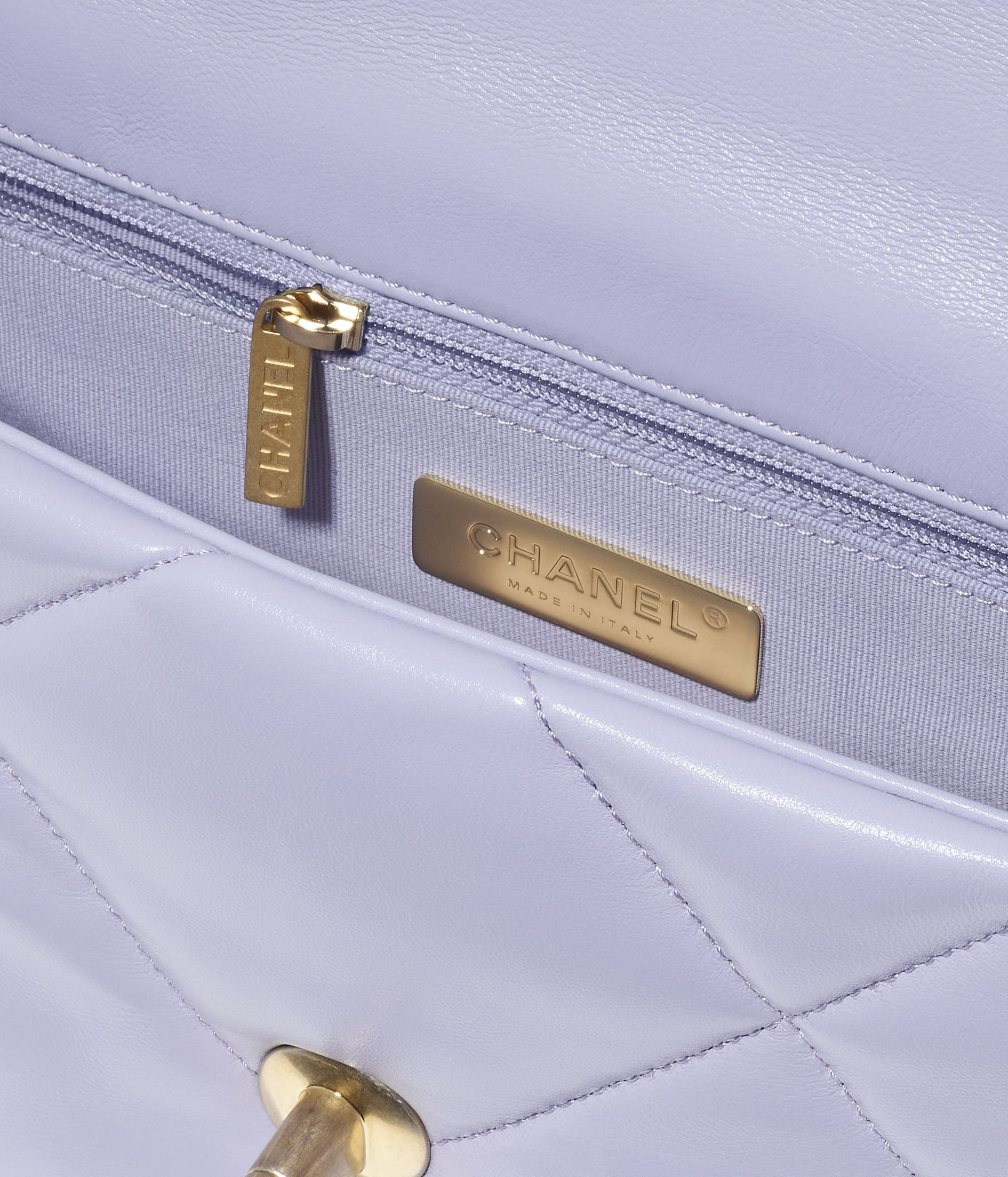 CHANEL 19 Handbag - 3