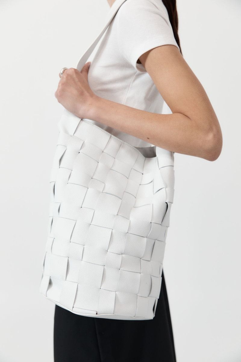 ST. AGNI Woven Bucket Bag - White outlook