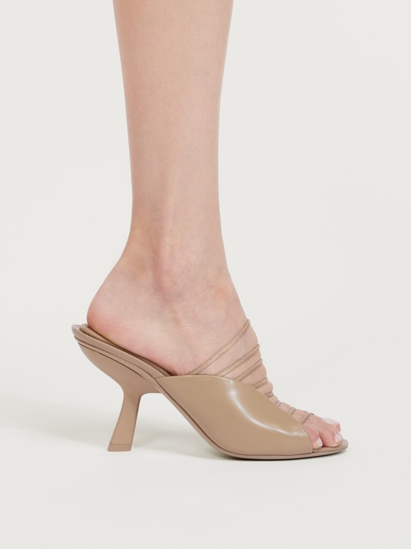 FERRAGAMO SHAPED HEEL과 함께 오픈 outlook