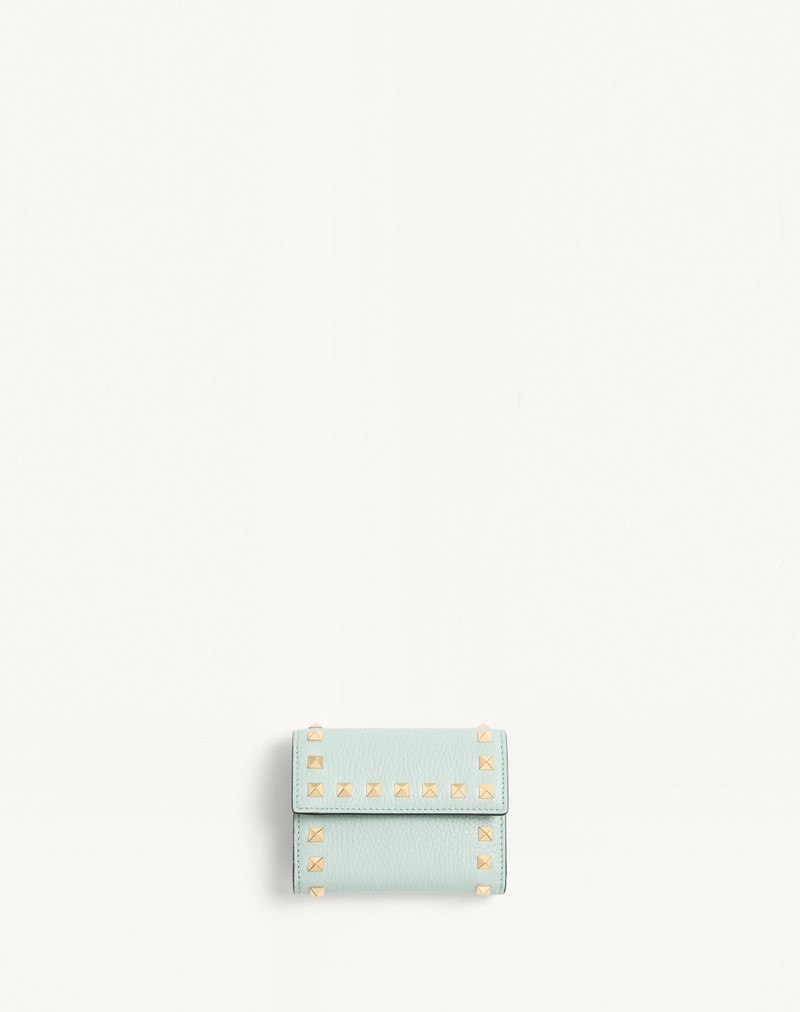 ROCKSTUD TRIFOLD WALLET IN GRAINY CALFSKIN 1