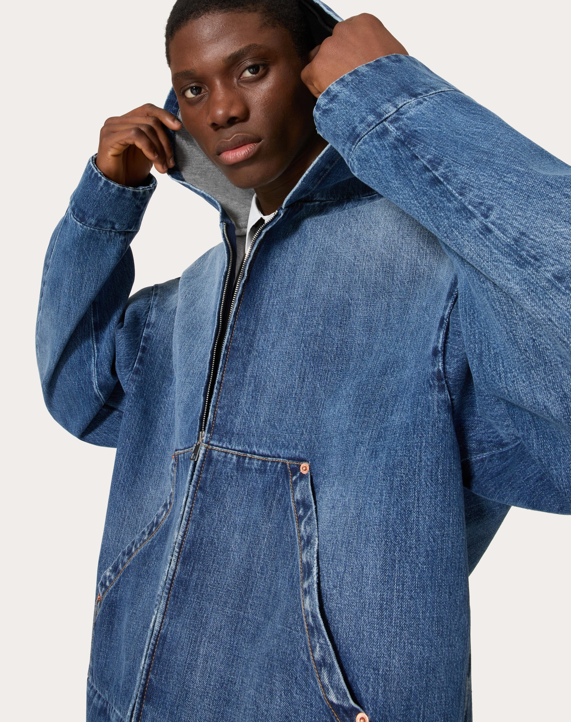 ヴァレンティノ Valentino Denim Jacket Valentino Garavani logo-embossed Denim Jacket | Blue | FARFETCH