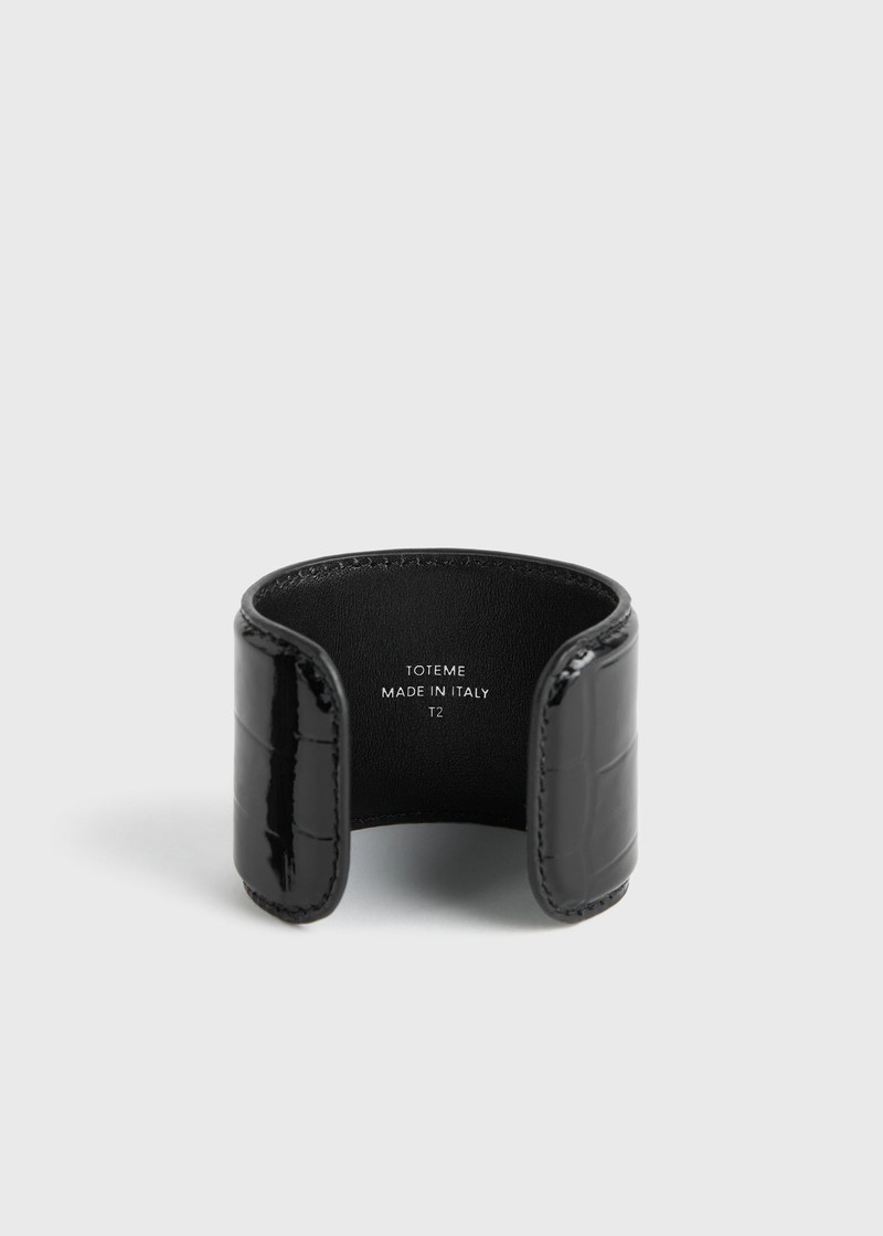 Croco-embossed cuff black 7
