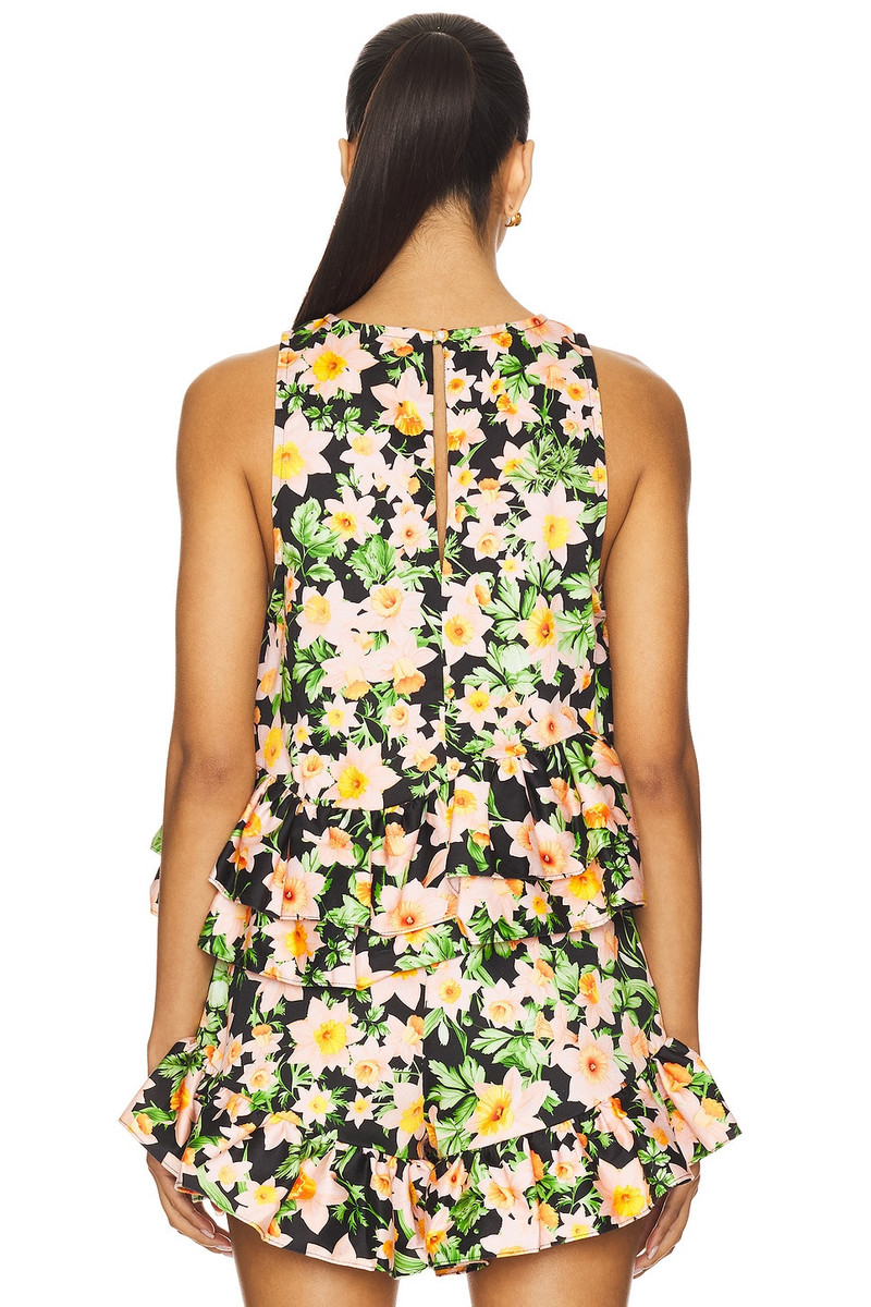 KIKA VARGAS Li Top outlook