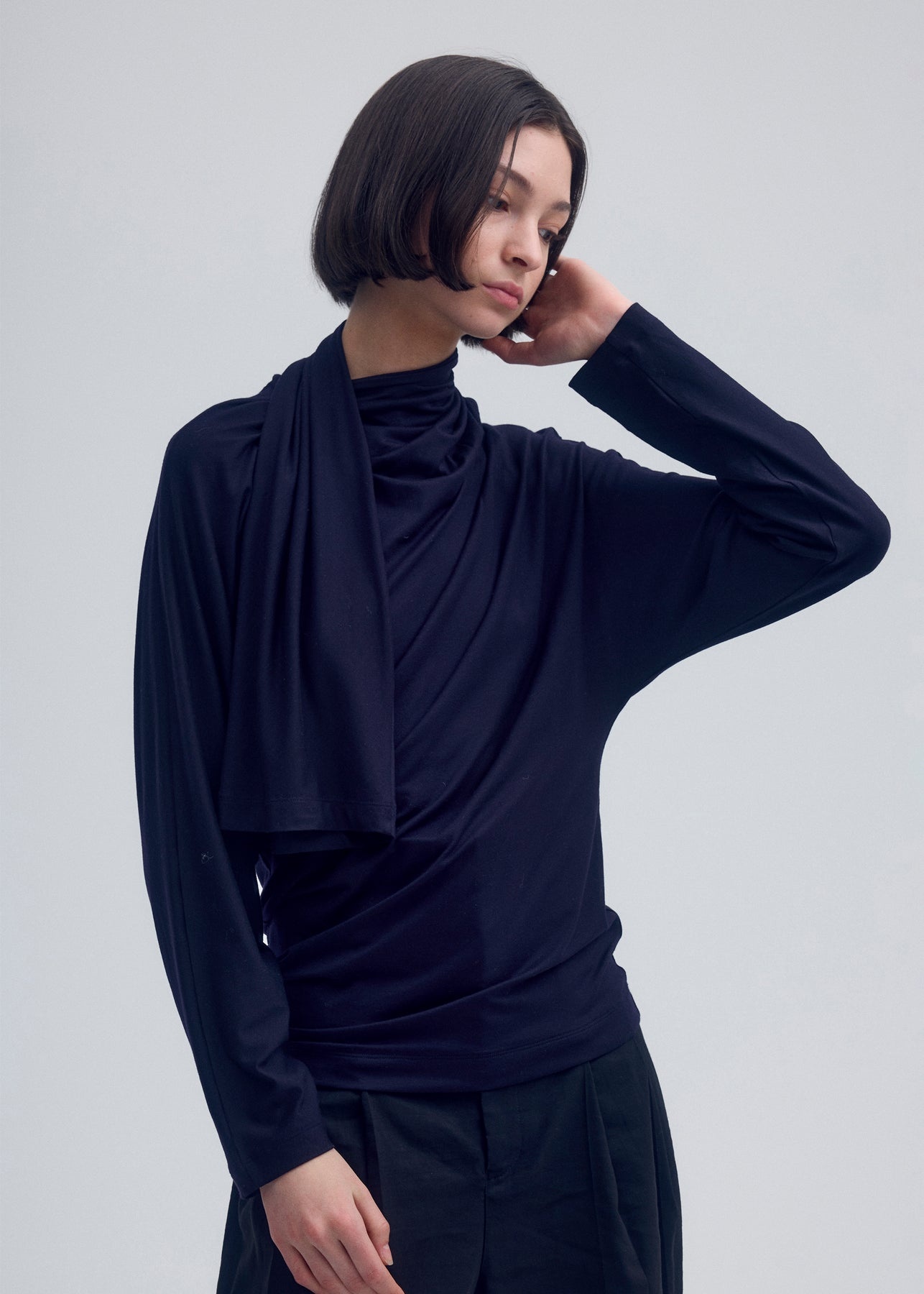 Tシャツ・カットソー ISSEY MIYAKE FW24 WIND SMOOTH JERSEY SHIRT (IM48JK216 79) ISSEY MIYAKE WIND SMOOTH JERSEY TOP | REVERSIBLE