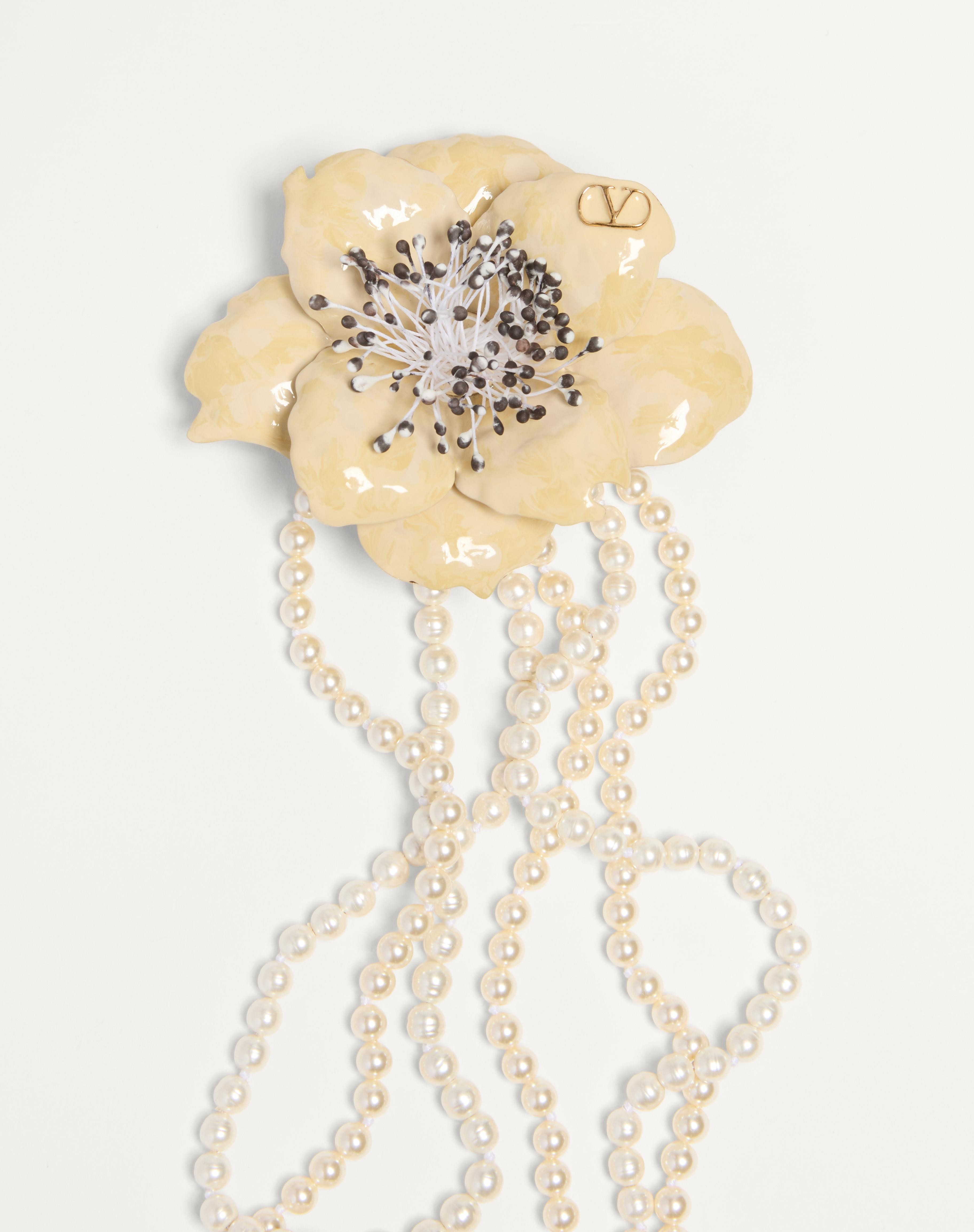 VALENTINO GARAVANI FLEUR LUMINEUSE NECKLACE IN METAL, ENAMEL, PEARLS AND FABRIC - 4