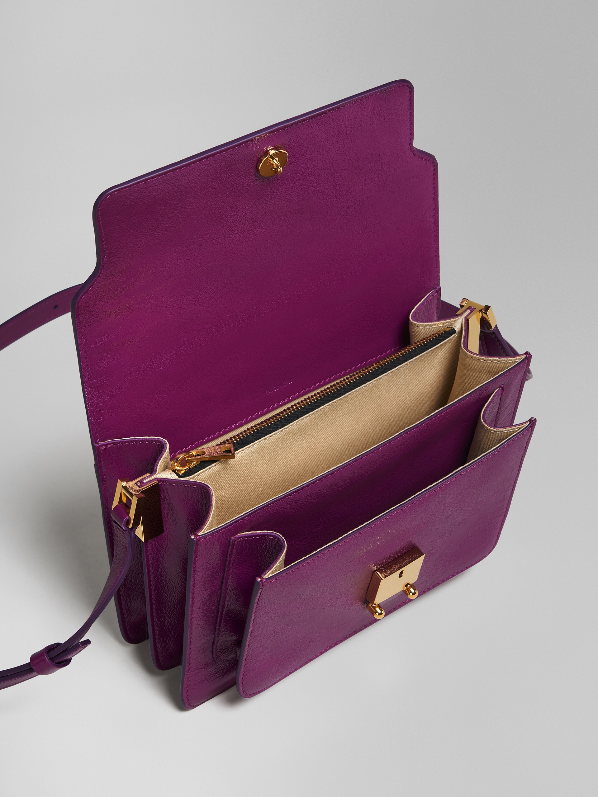 TRUNK SOFT MEDIUM BAG IN PURPLE LEATHER - 3