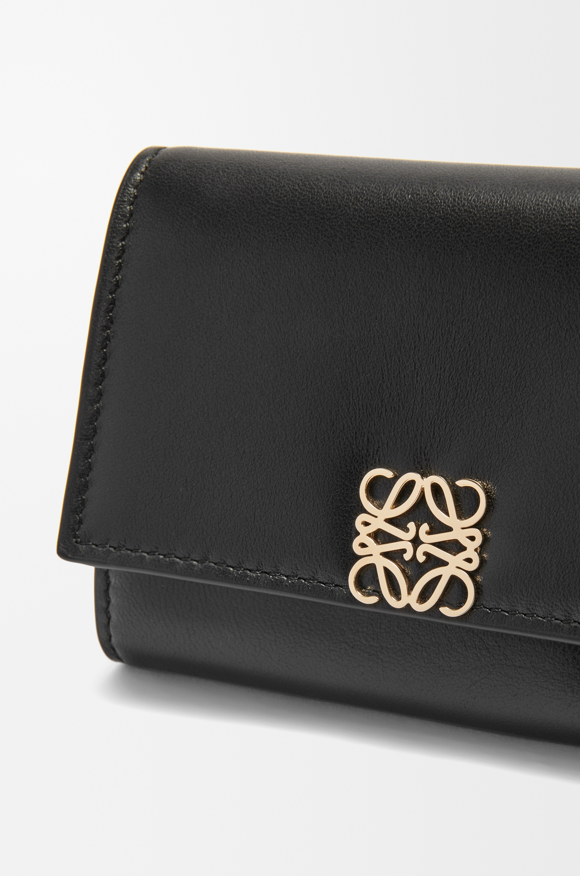Puffer Anagram small vertical wallet in shiny nappa calfskin - 5