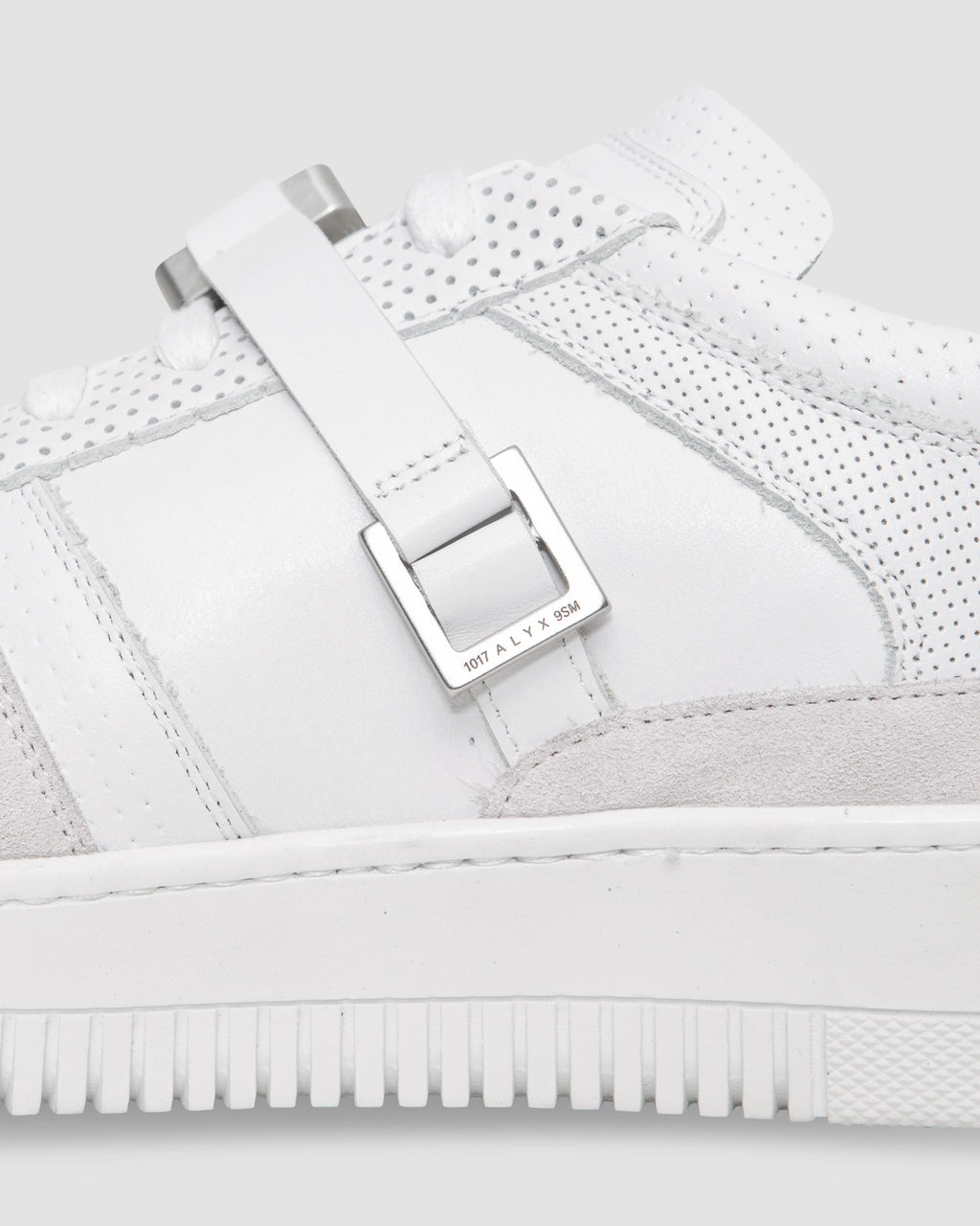 LEATHER BUCKLE LOW TRAINER - 9