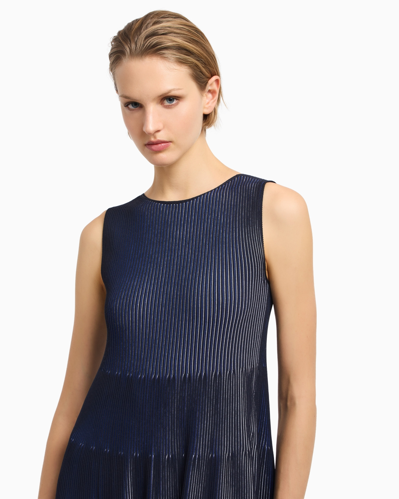 SLEEVELESS DRESS IN KNIT FRONT AND BACK PLATED EFFECT - 5