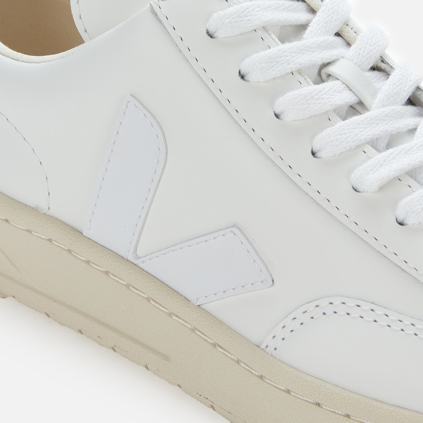 Veja Women's V-12 Leather Trainers - Extra White - 4