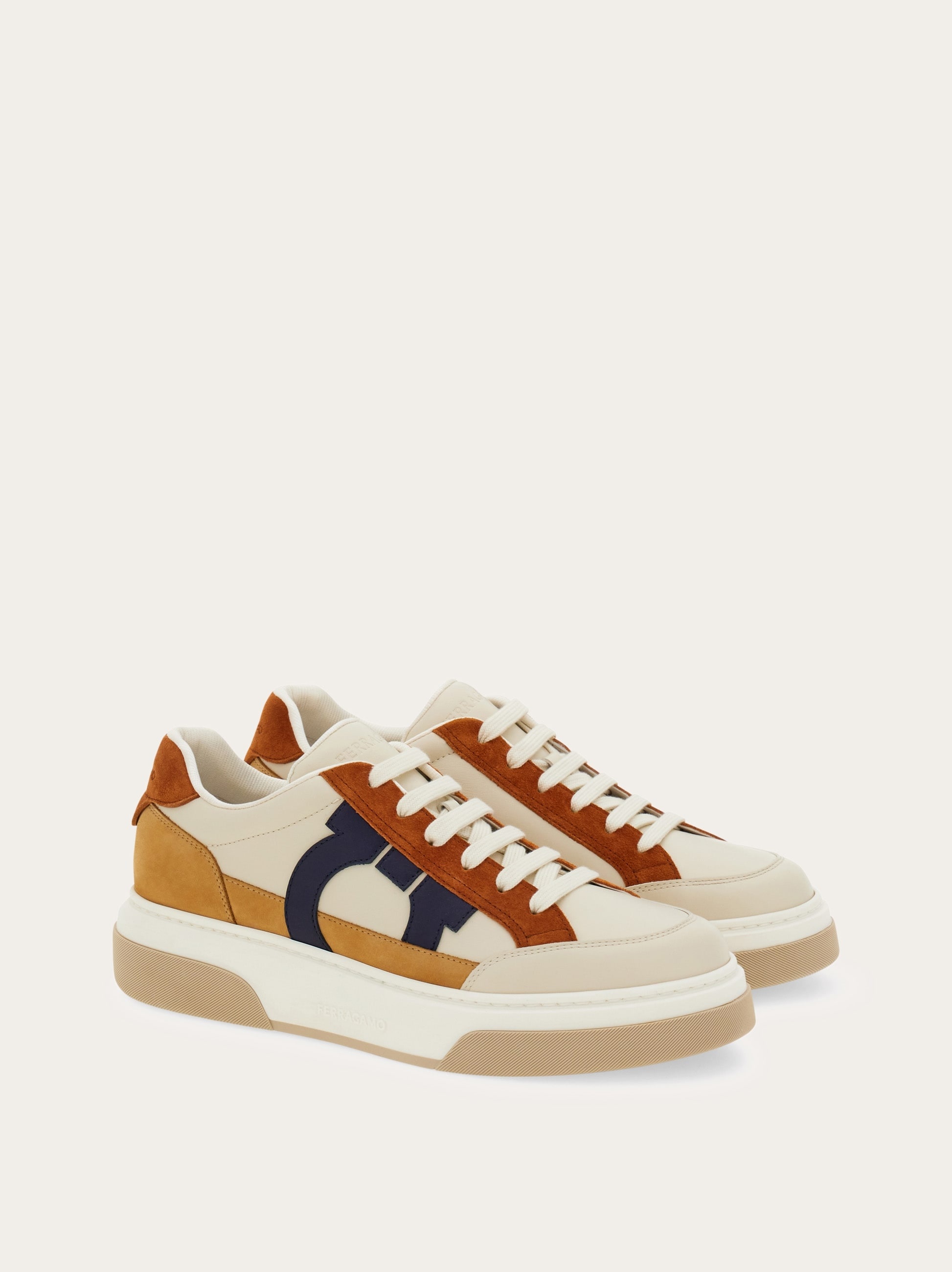 Low cut sneaker with Gancini outline - 4