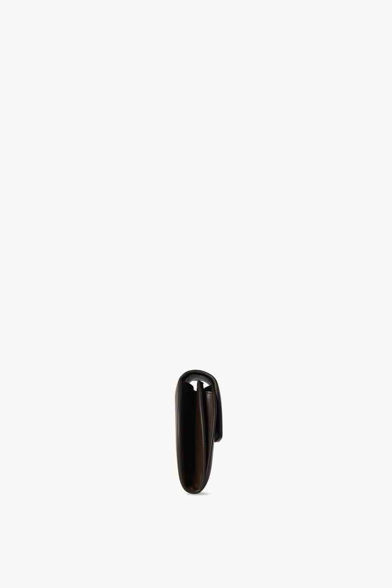 Curved Clutch in Leather 3