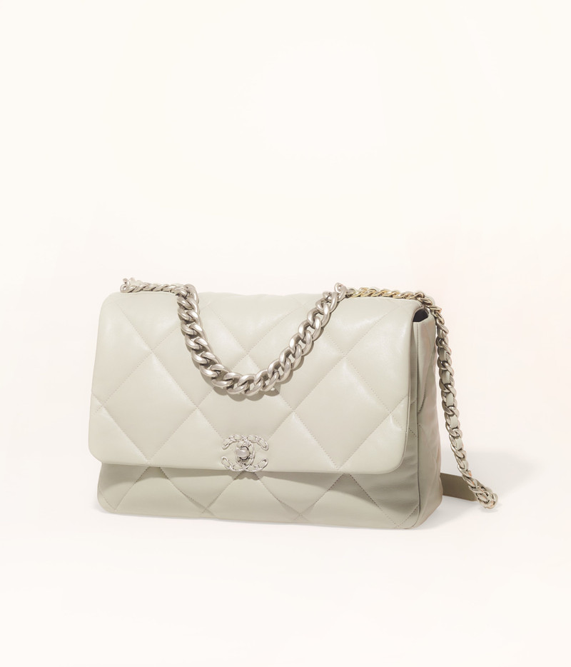 CHANEL CHANEL 19 Maxi Handbag outlook